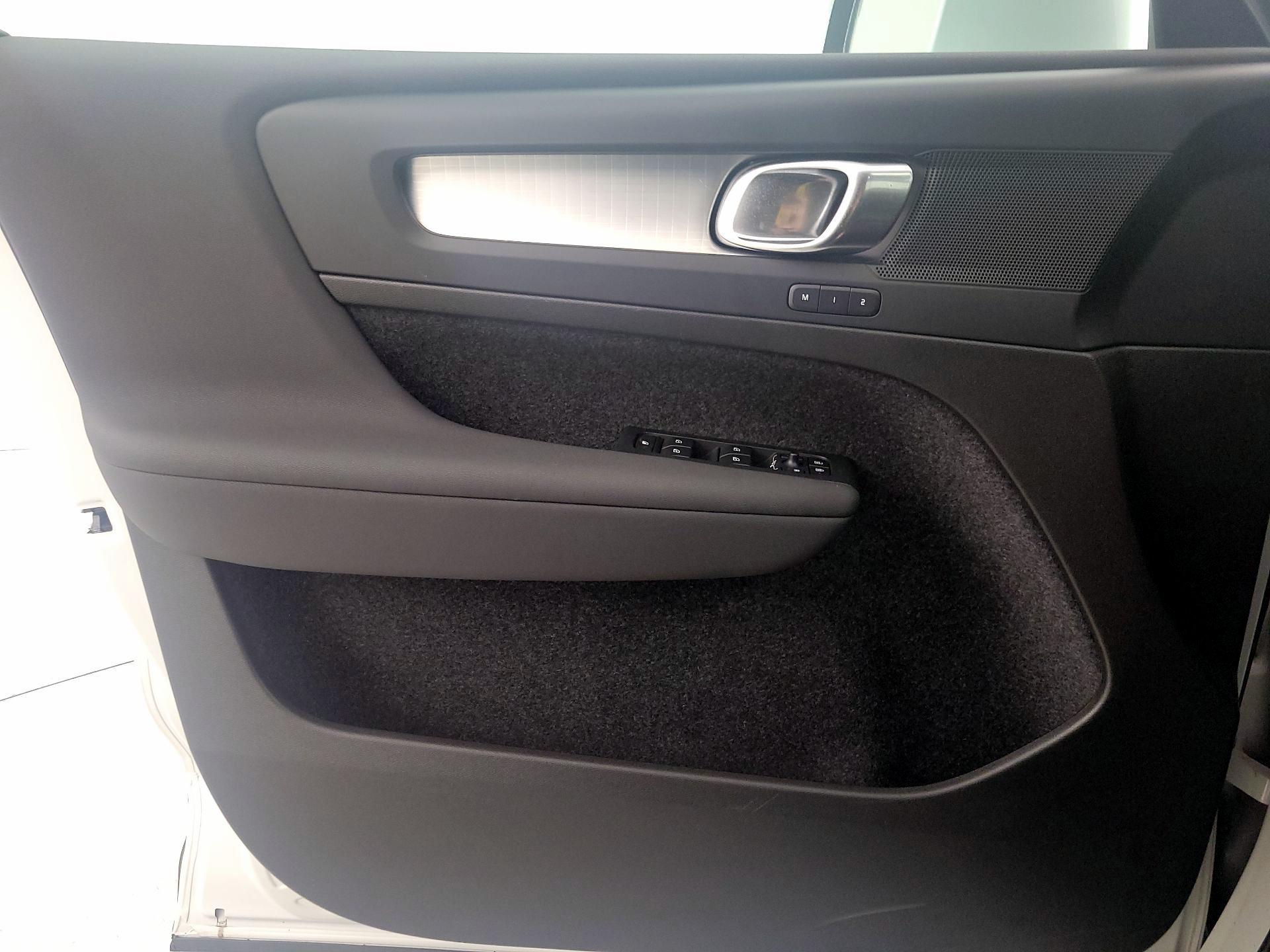 Thumbnail: 2024 Volvo XC40 - 12