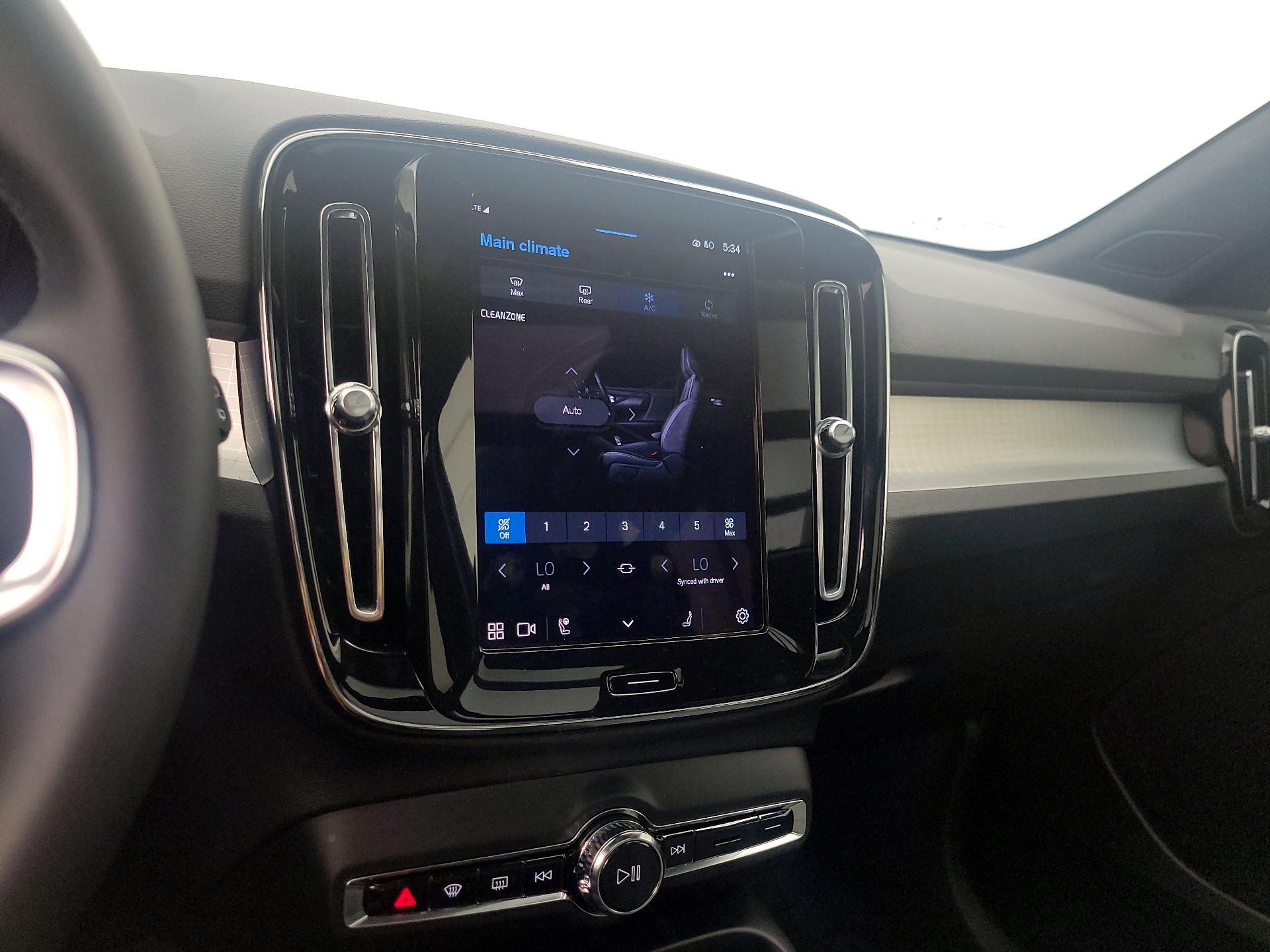 Thumbnail: 2024 Volvo XC40 - 16