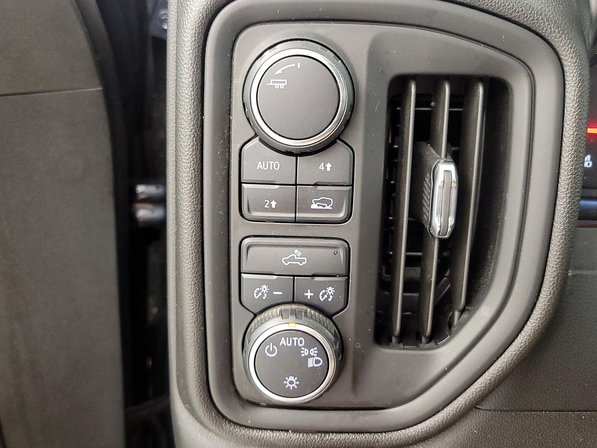 Thumbnail: 2020 Chevrolet Silverado 1500 - 13