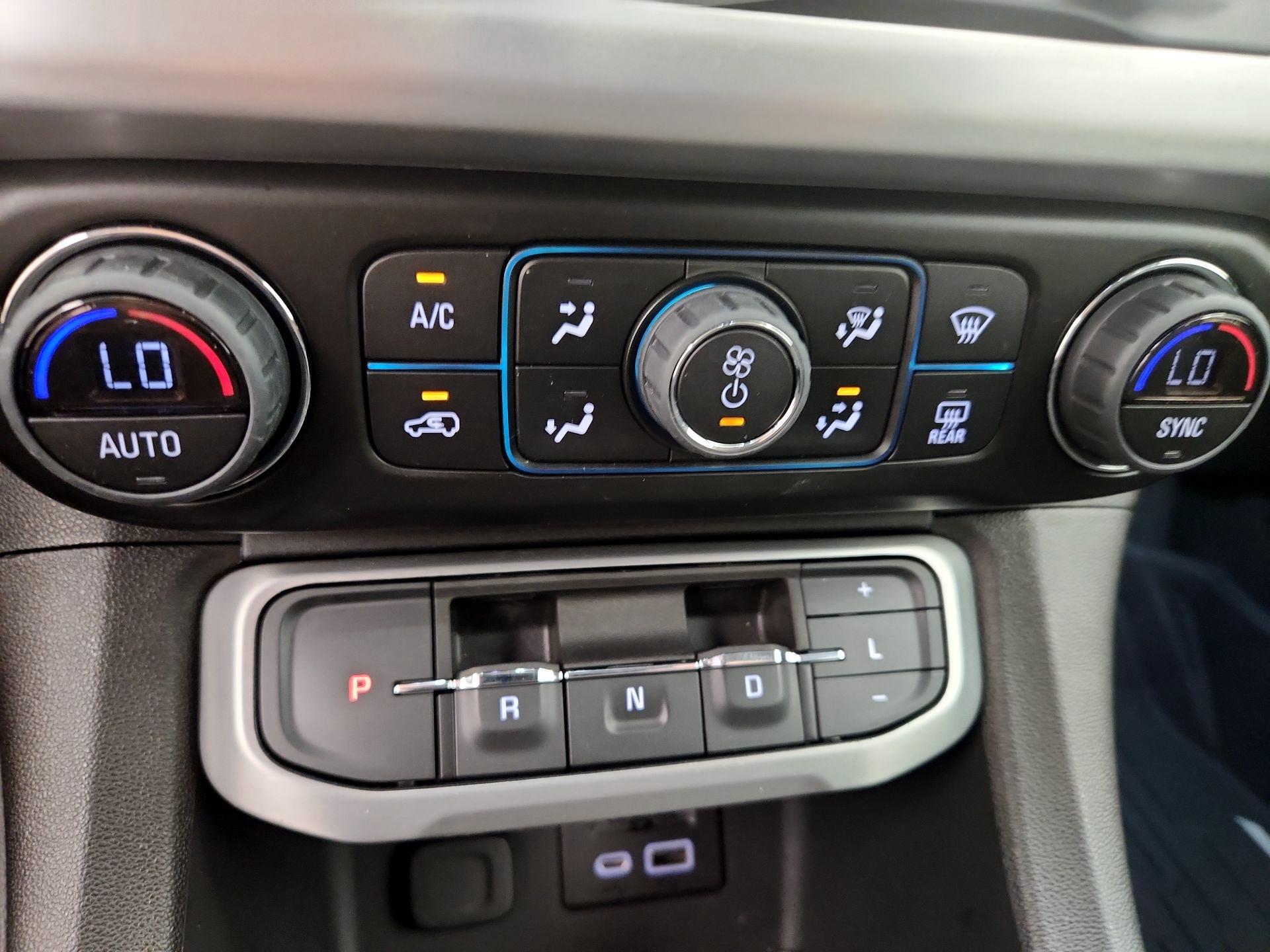 Thumbnail: 2023 GMC Acadia - 17