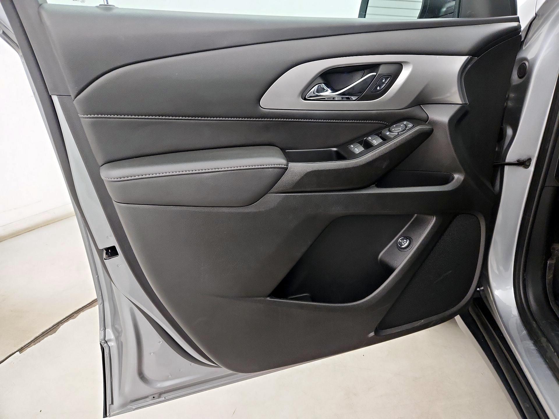 Thumbnail: 2023 Chevrolet Traverse - 12