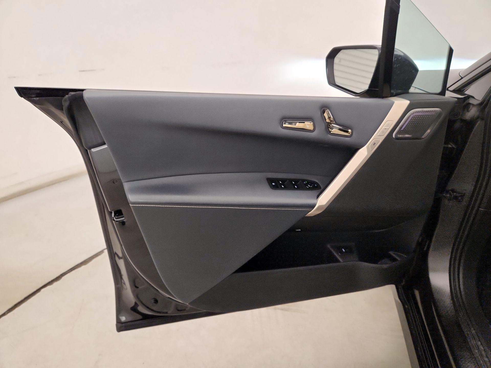 Thumbnail: 2023 BMW iX - 12