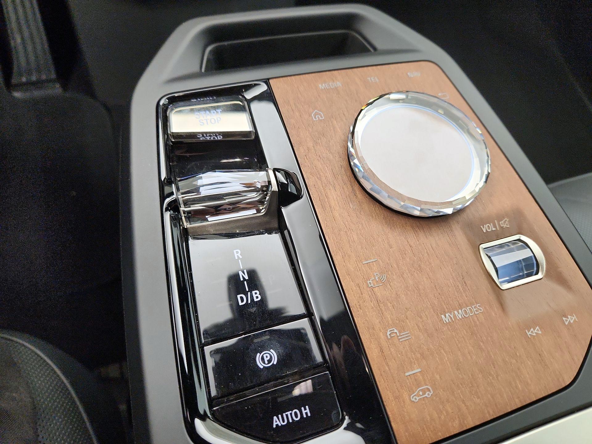 Thumbnail: 2023 BMW iX - 18