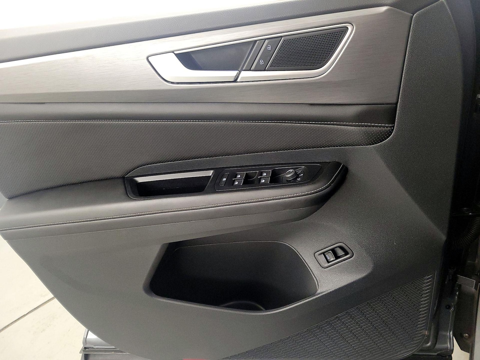 2024 Volkswagen Atlas Cross Sport SE w/Tech - Photo 13
