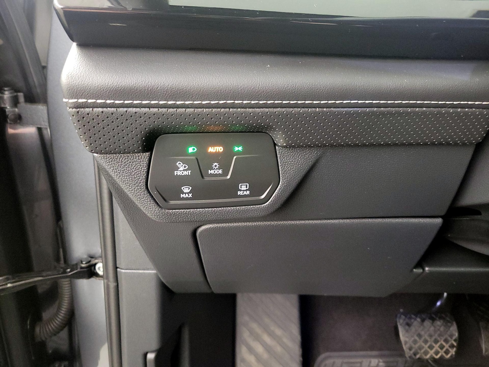 2024 Volkswagen Atlas Cross Sport SE w/Tech - Photo 14