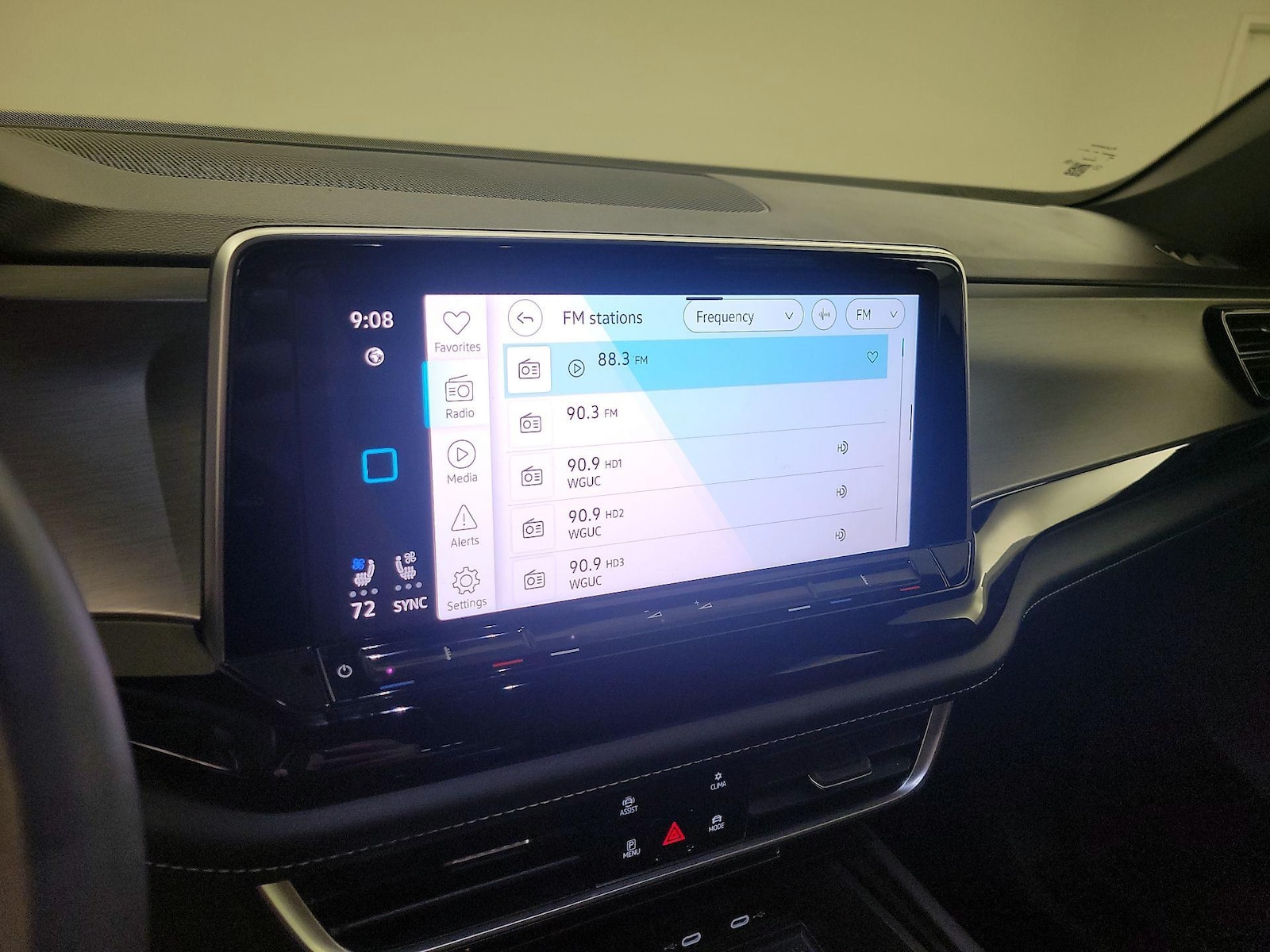 2024 Volkswagen Atlas Cross Sport SE w/Tech - Photo 16