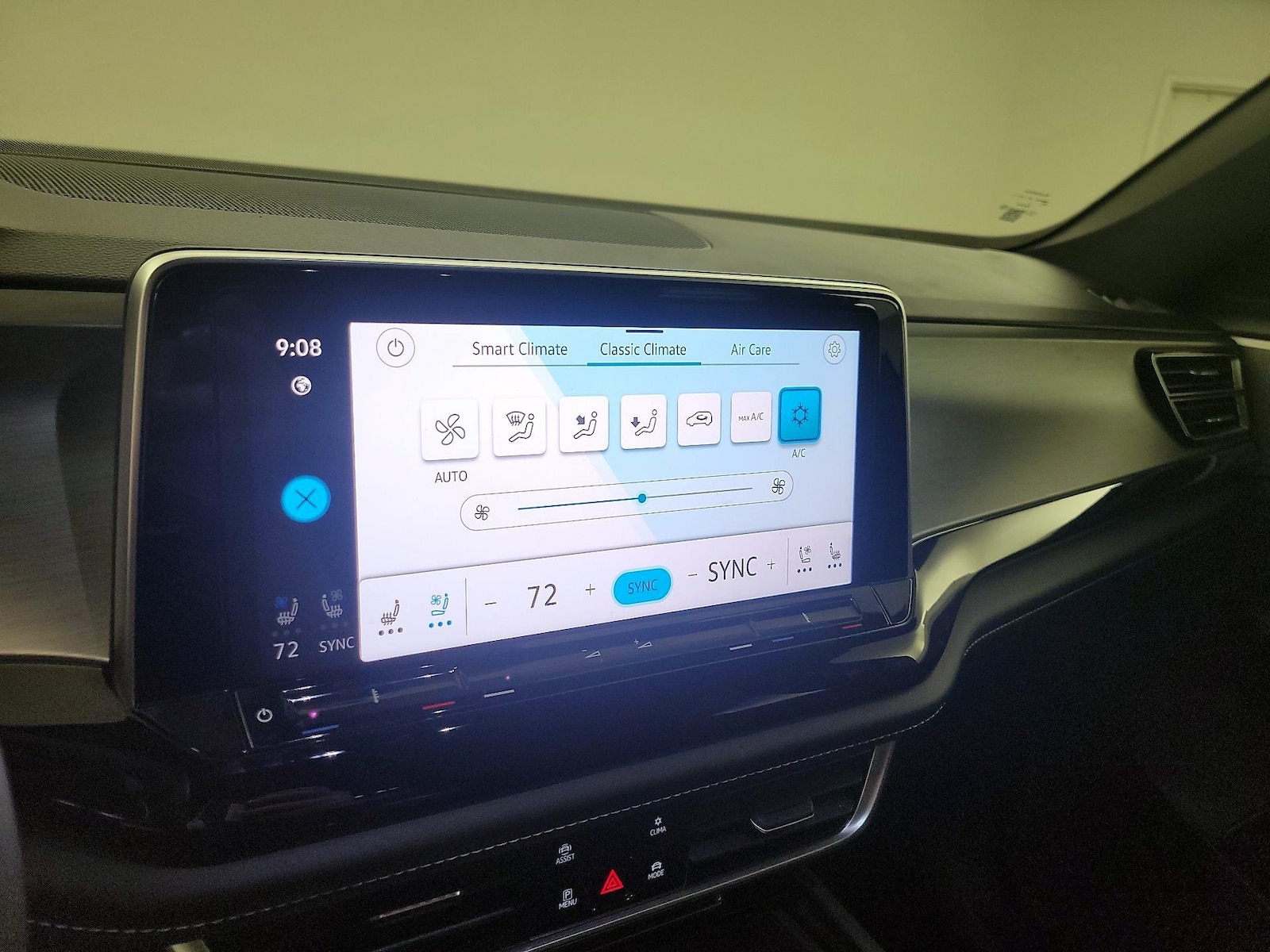 2024 Volkswagen Atlas Cross Sport SE w/Tech - Photo 17