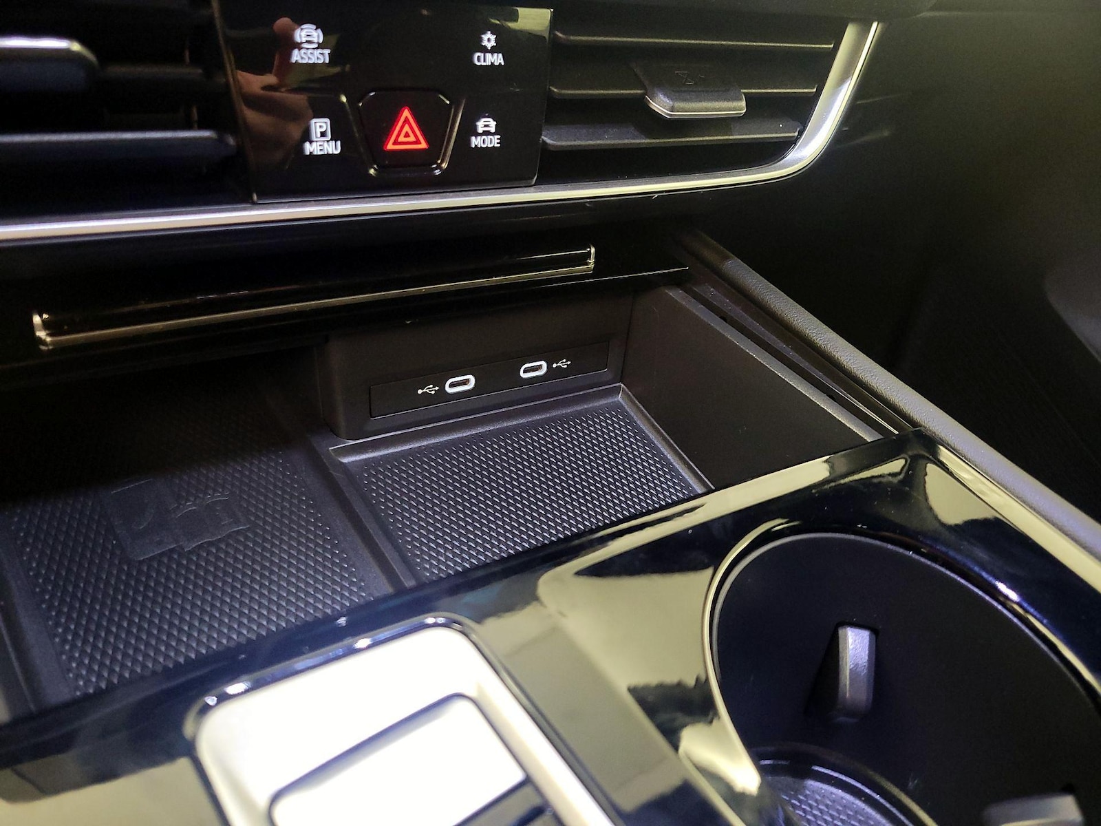 2024 Volkswagen Atlas Cross Sport SE w/Tech - Photo 19