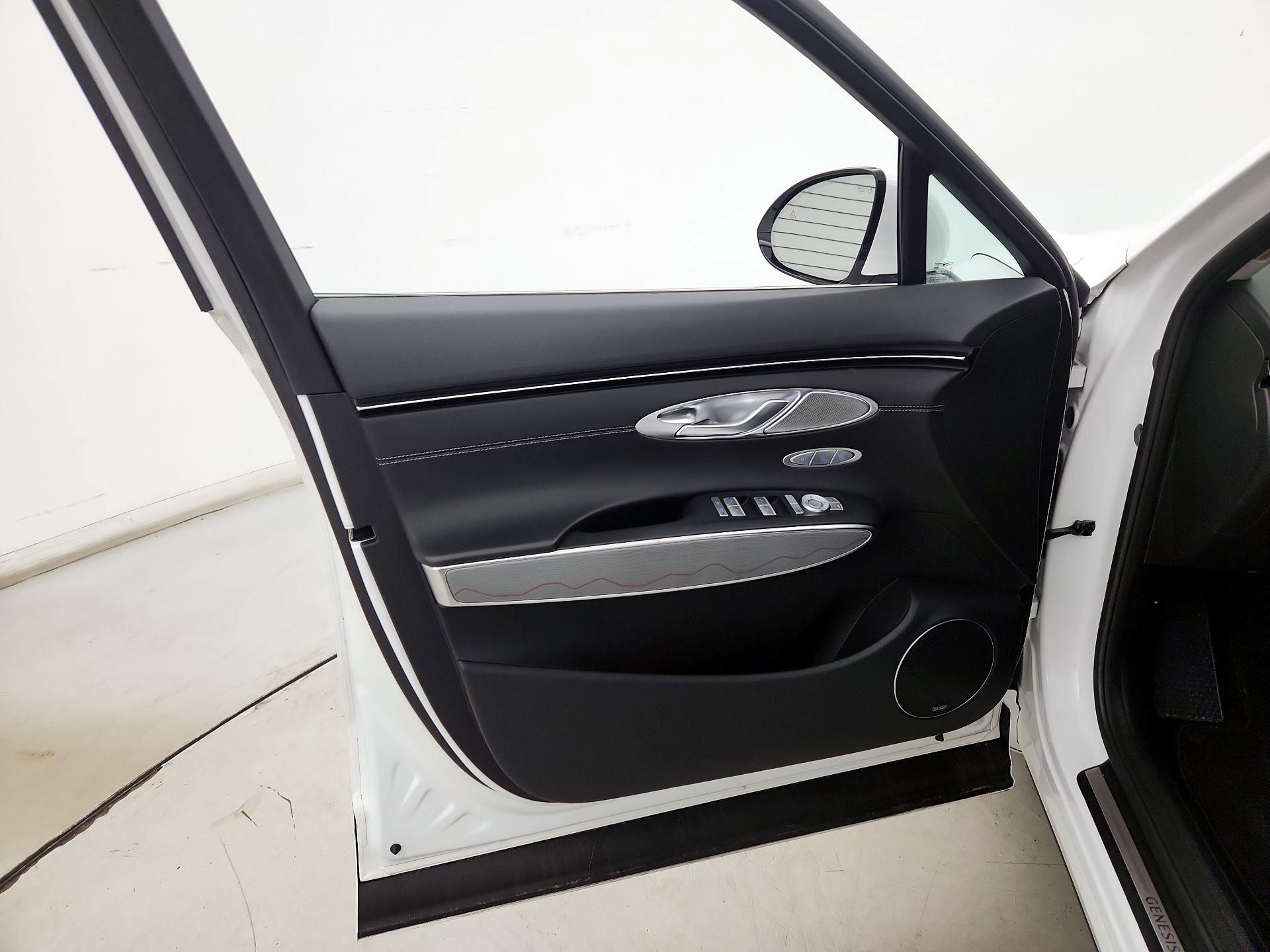 Thumbnail: 2022 Genesis GV70 - 12