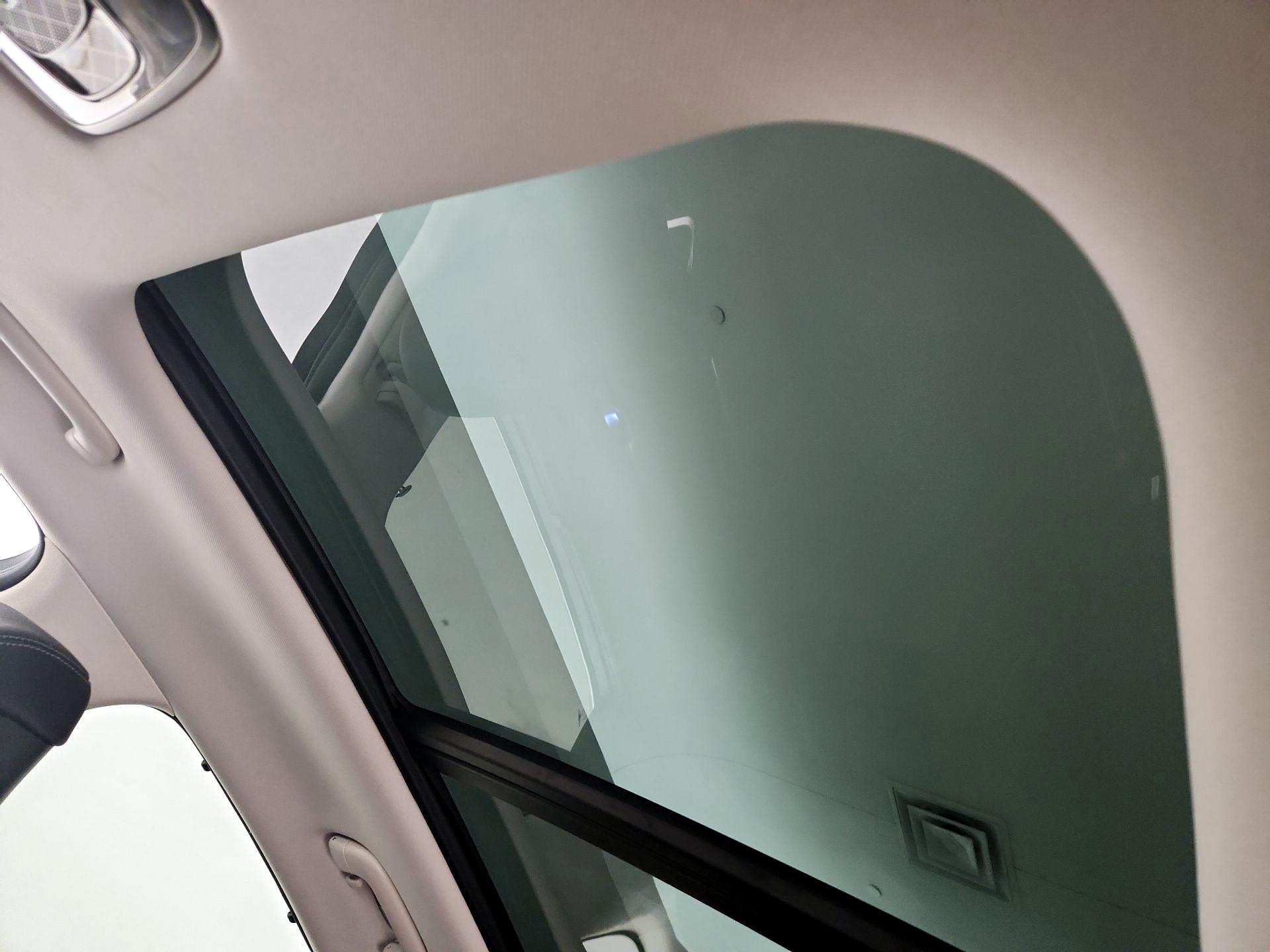 Thumbnail: 2022 Genesis GV70 - 20