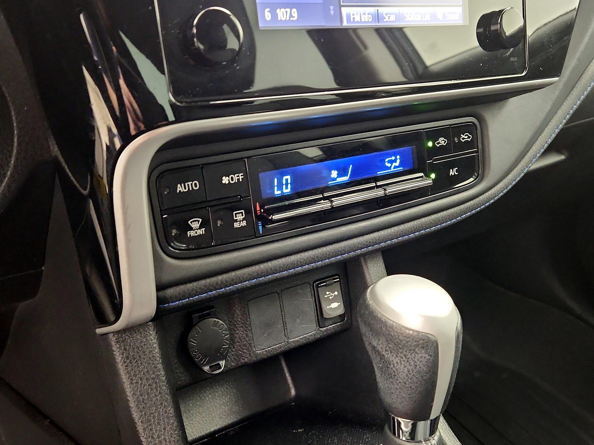 Thumbnail: 2017 Toyota Corolla - 16