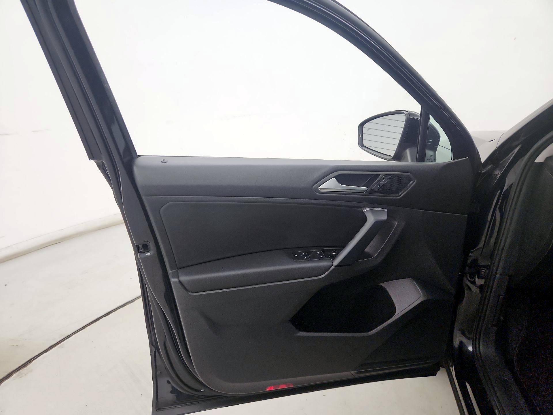 Thumbnail: 2019 Volkswagen Tiguan - 12