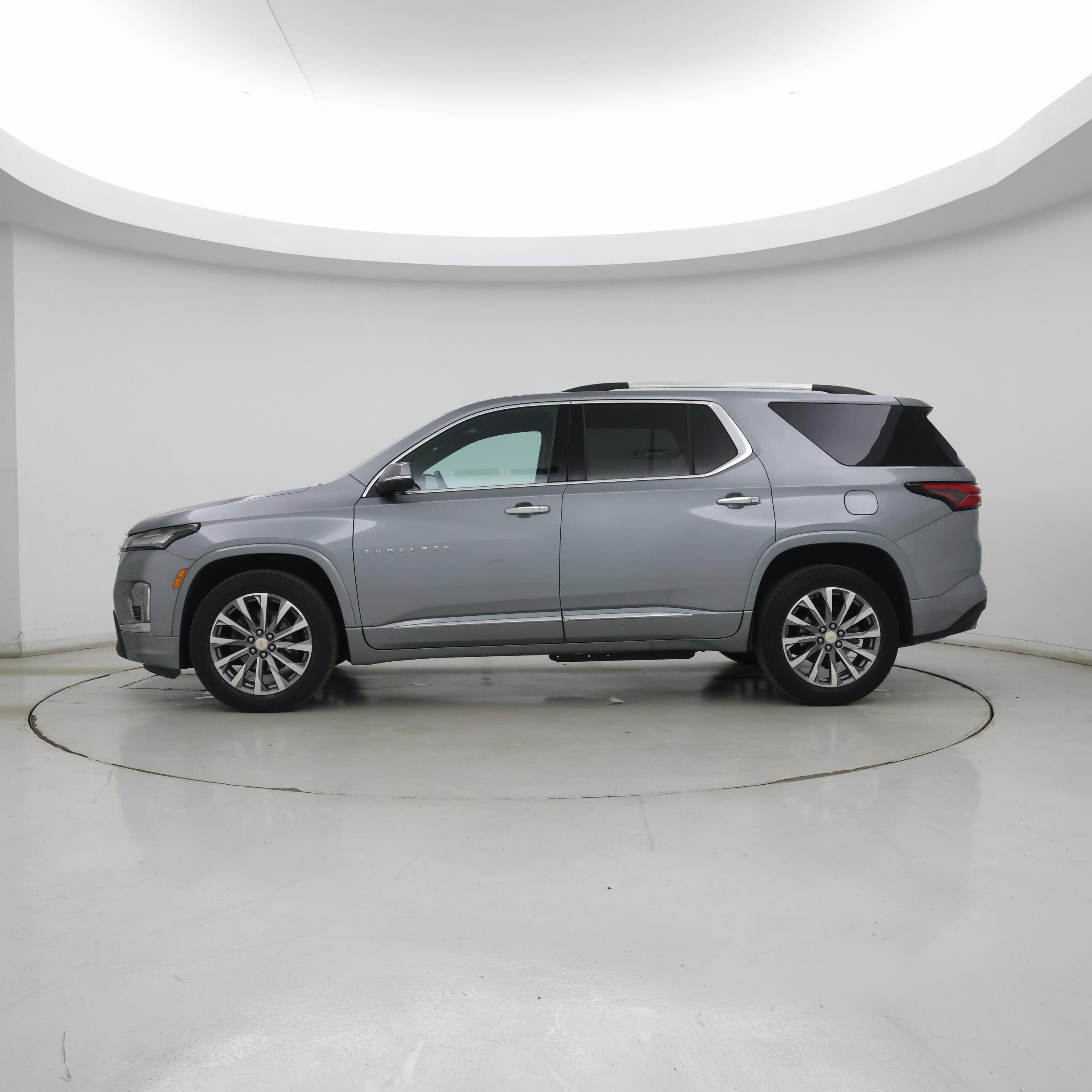 Thumbnail: 2023 Chevrolet Traverse - 3