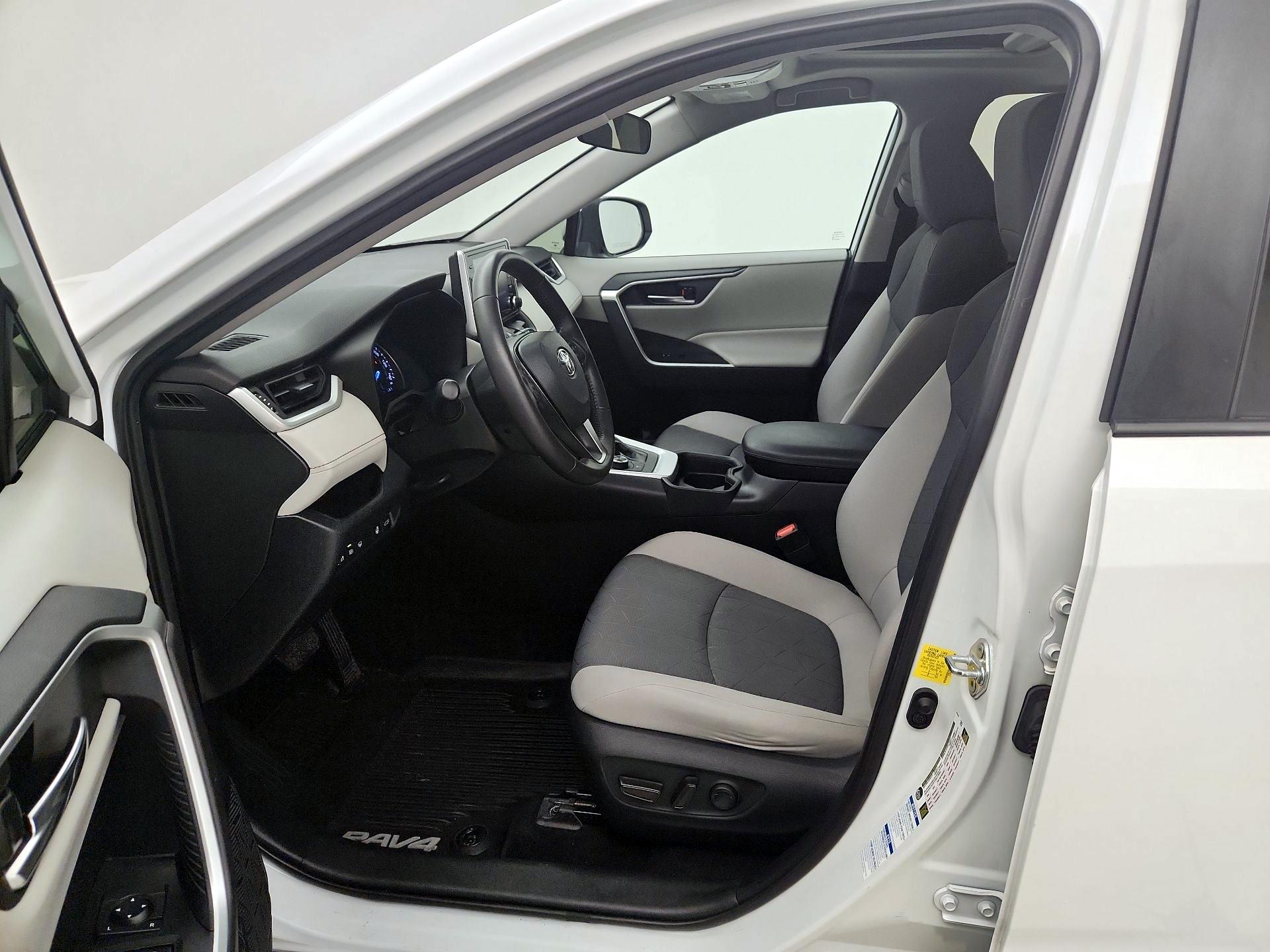 Thumbnail: 2020 Toyota RAV4 - 11