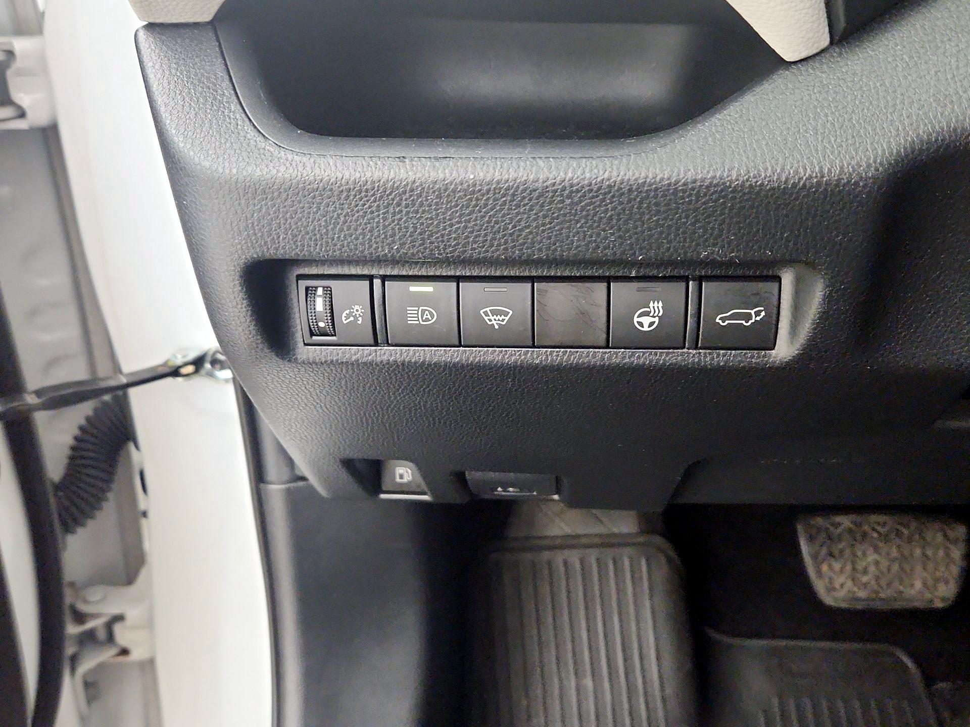 Thumbnail: 2020 Toyota RAV4 - 13