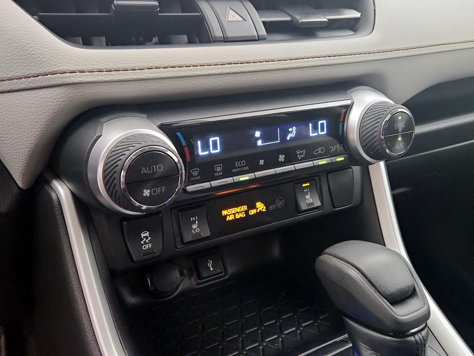 Thumbnail: 2020 Toyota RAV4 - 16