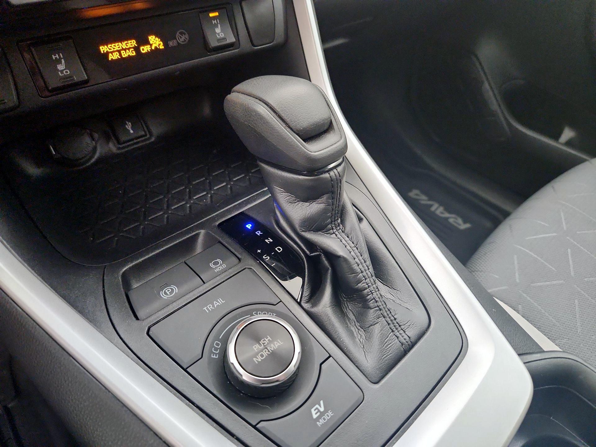 Thumbnail: 2020 Toyota RAV4 - 17