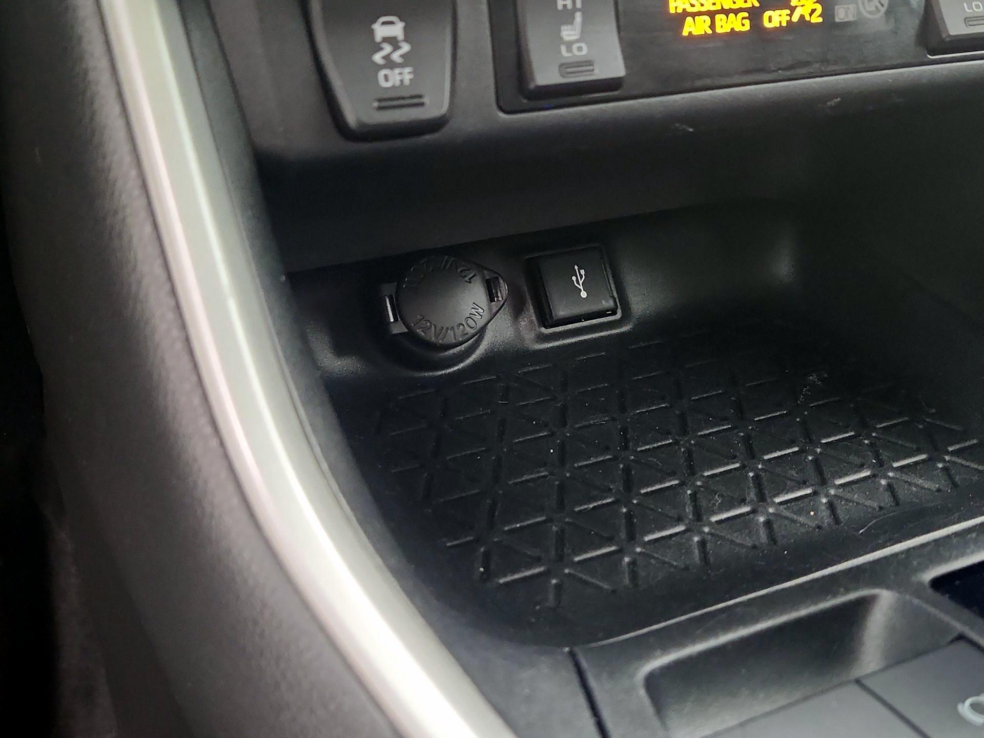 Thumbnail: 2020 Toyota RAV4 - 18