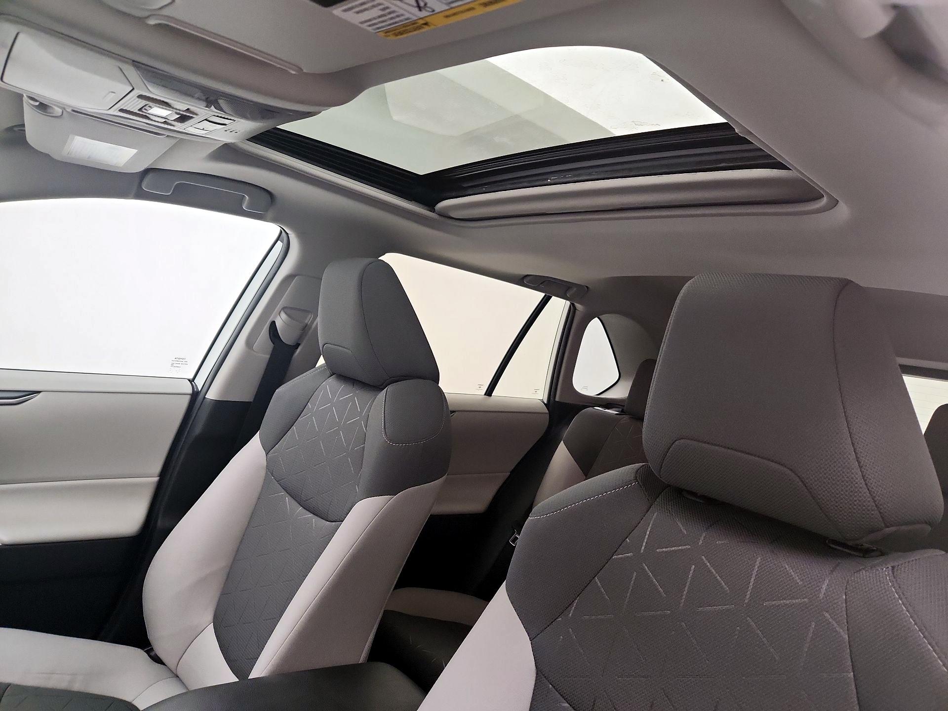 Thumbnail: 2020 Toyota RAV4 - 19