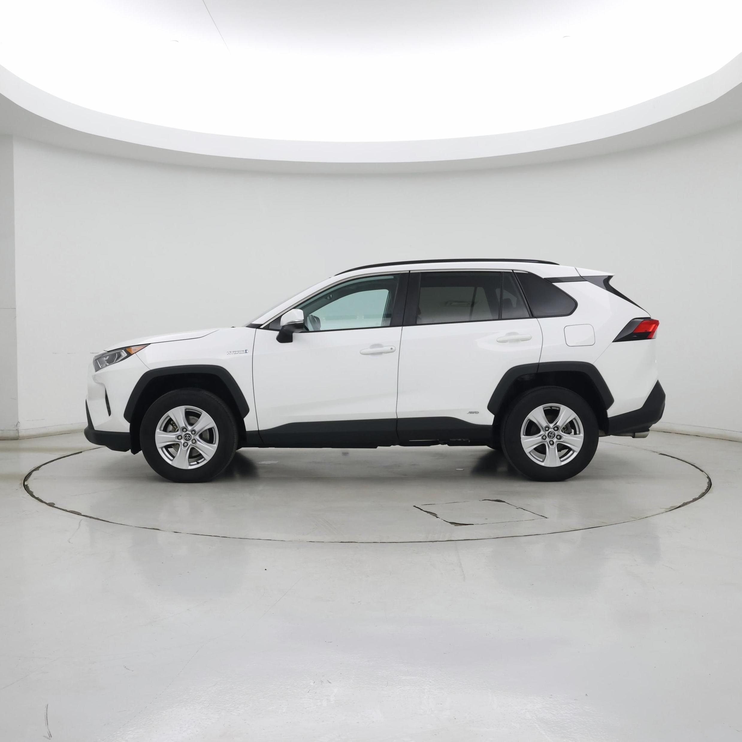 Thumbnail: 2020 Toyota RAV4 - 3