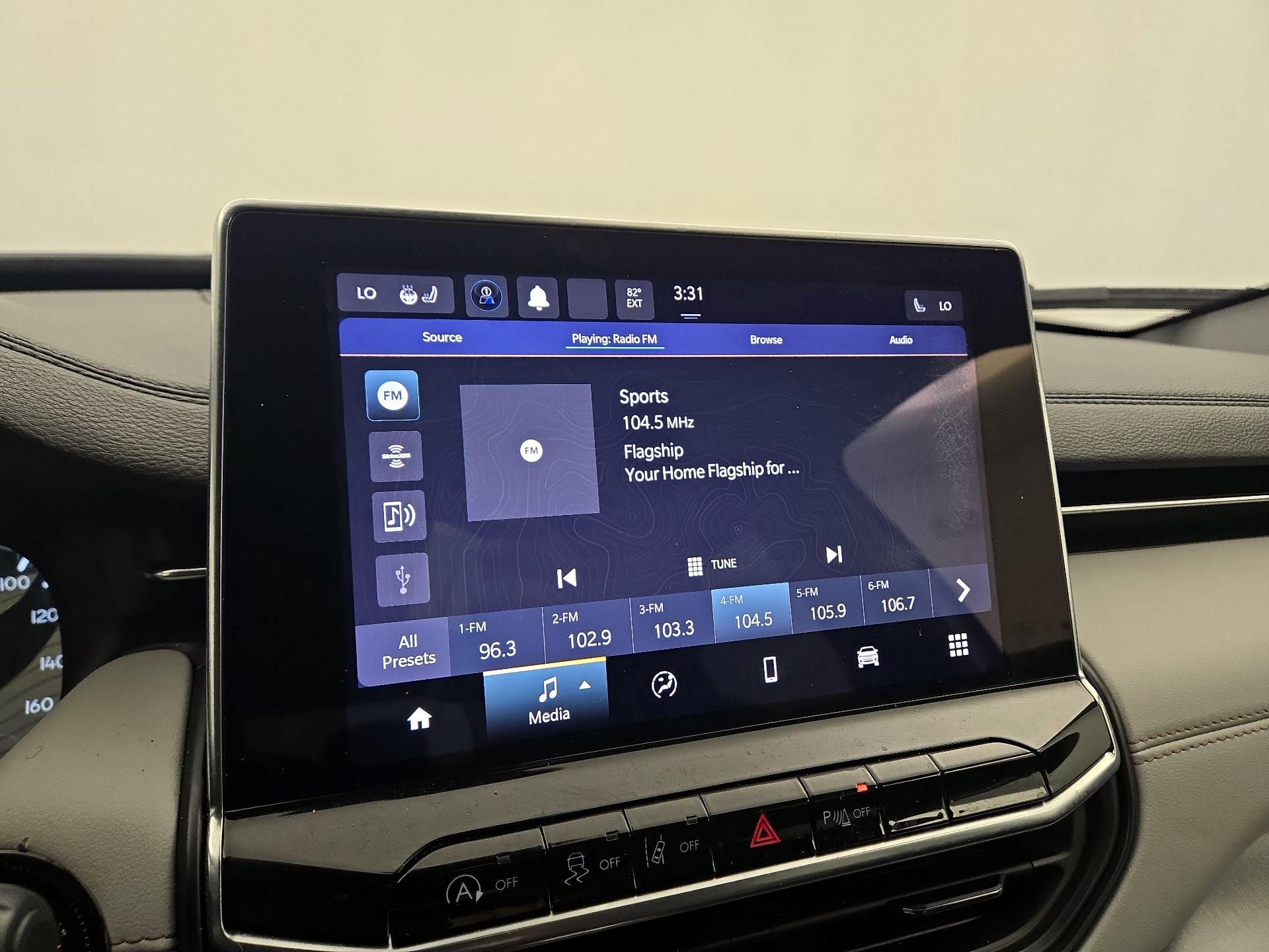 Thumbnail: 2023 Jeep Compass - 15