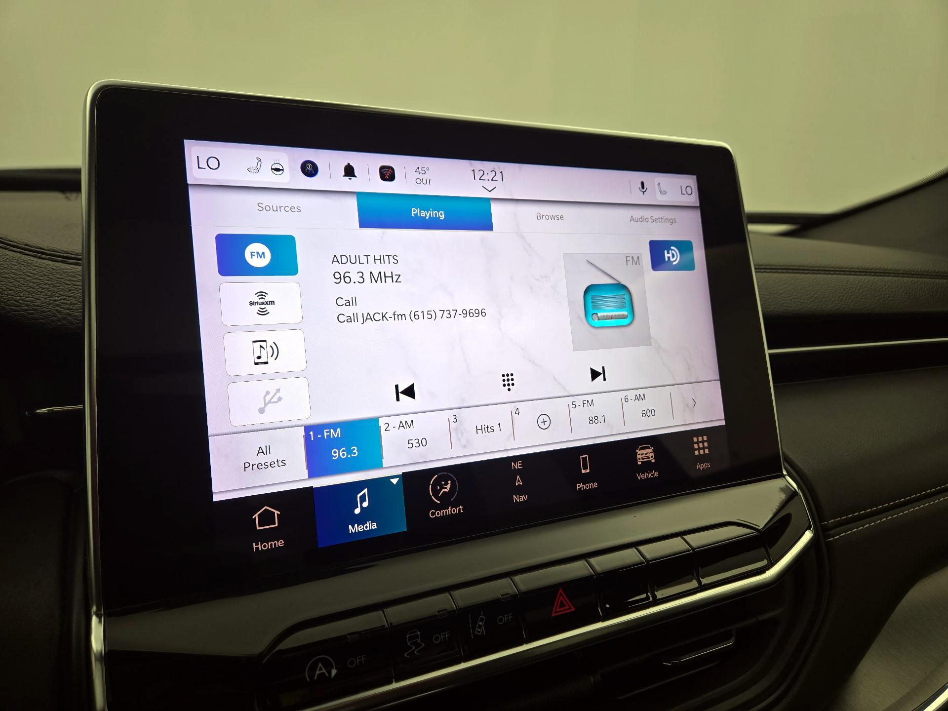 Thumbnail: 2022 Jeep Compass - 16