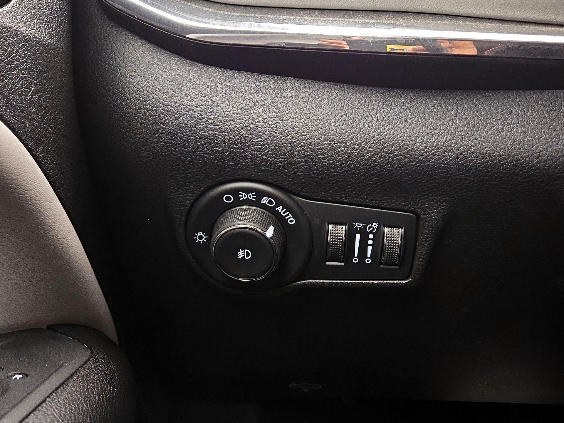 Thumbnail: 2022 Jeep Compass - 13