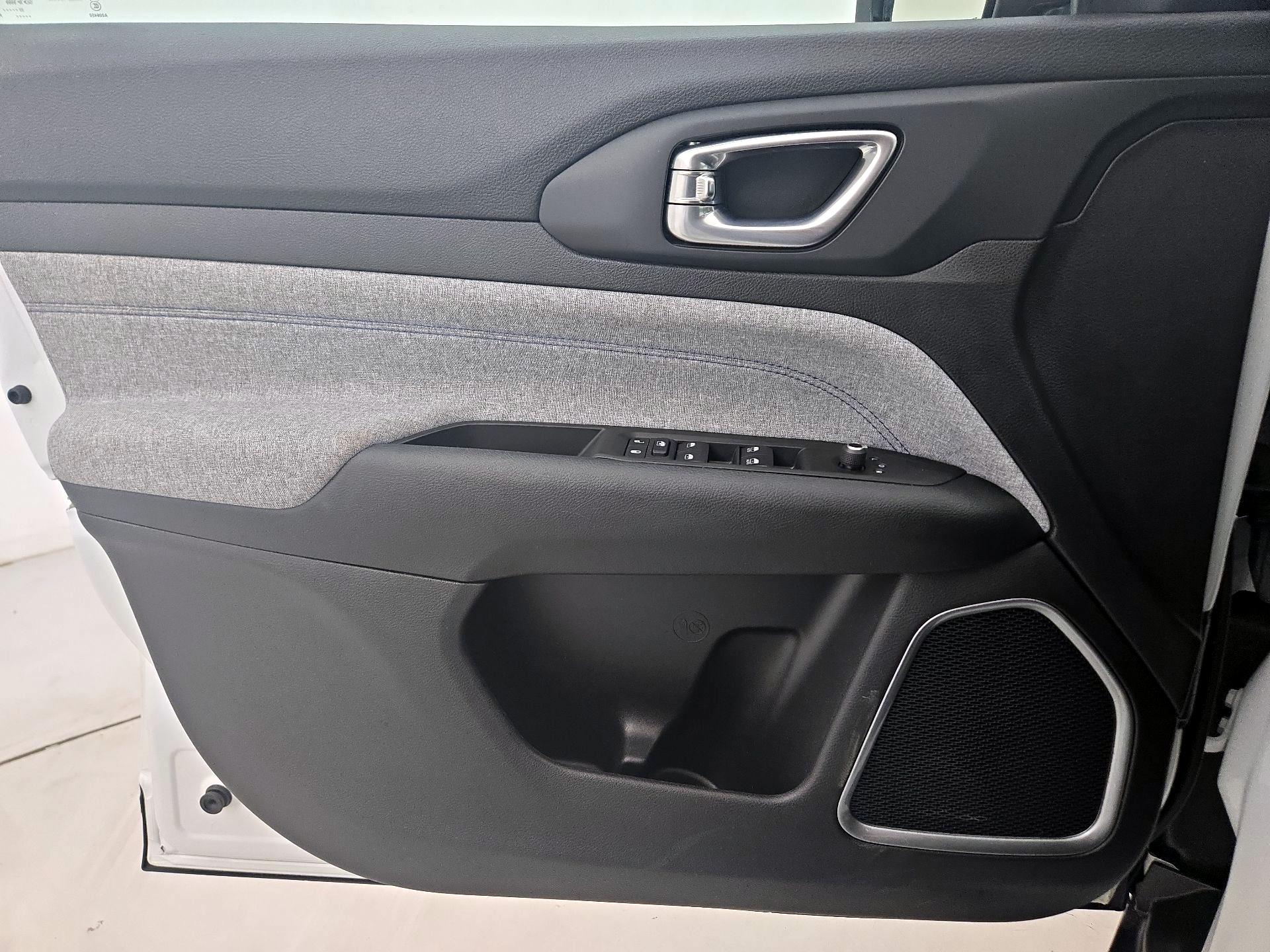 Thumbnail: 2022 Jeep Compass - 12