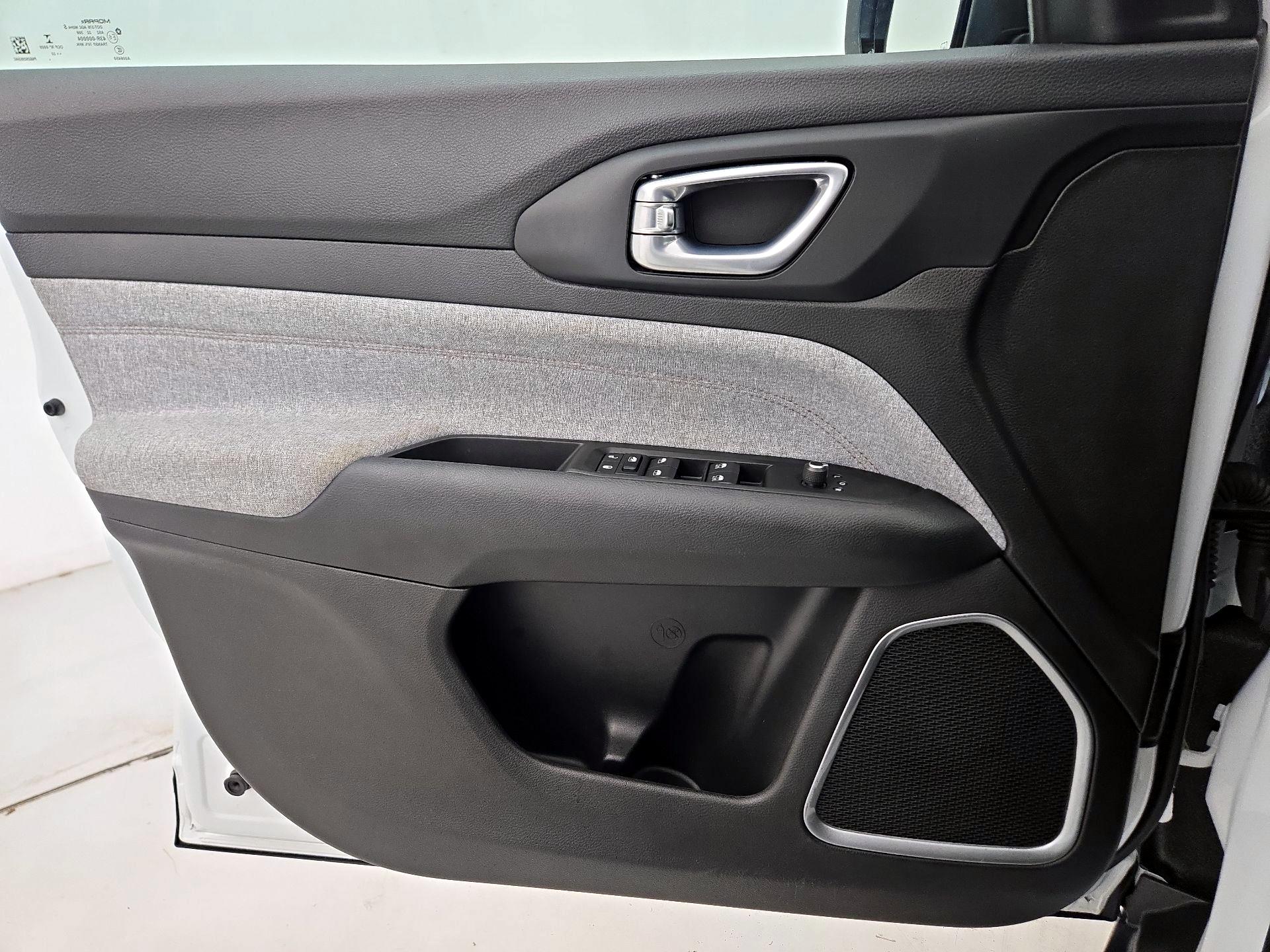 Thumbnail: 2022 Jeep Compass - 12