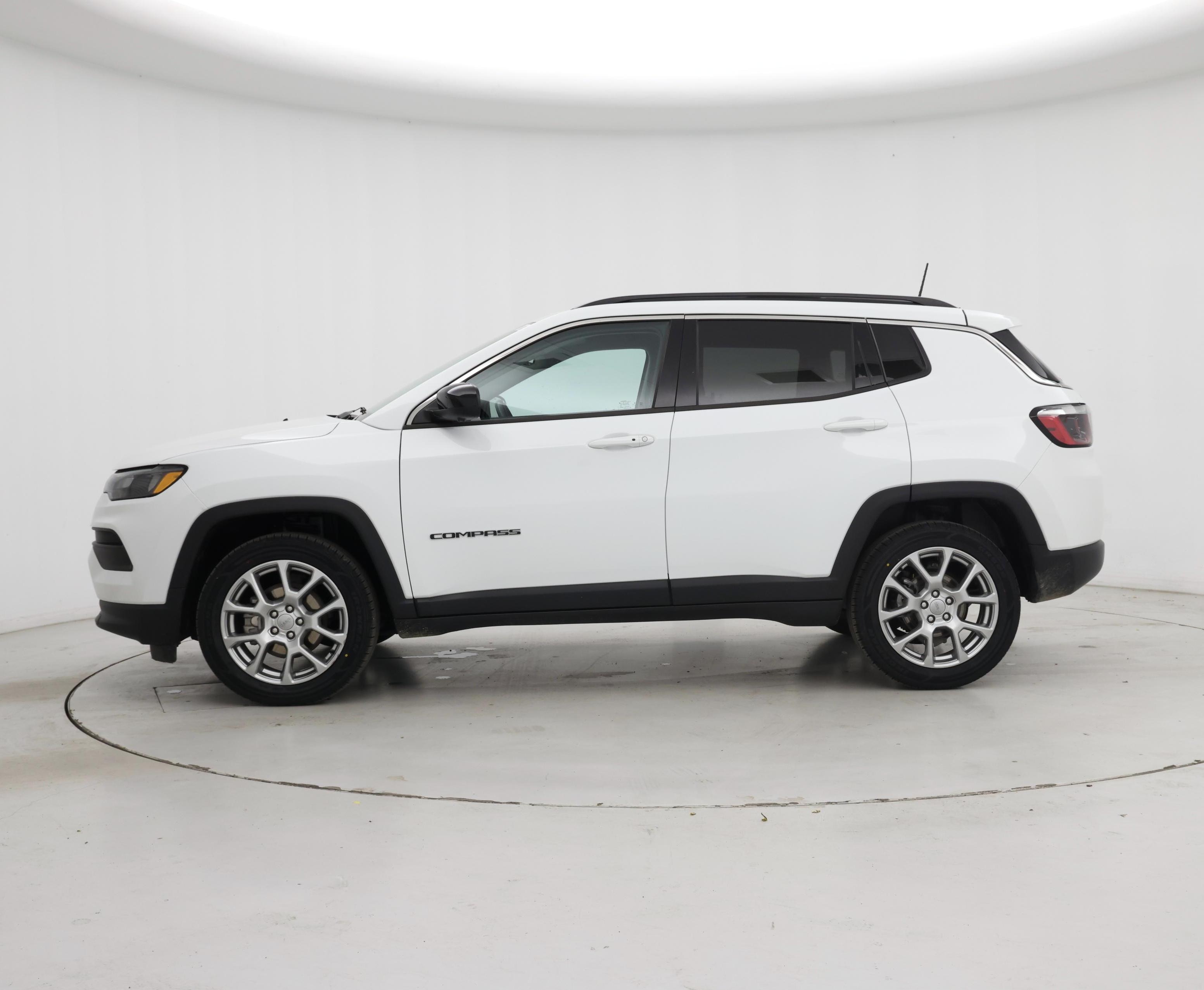 Thumbnail: 2022 Jeep Compass - 3
