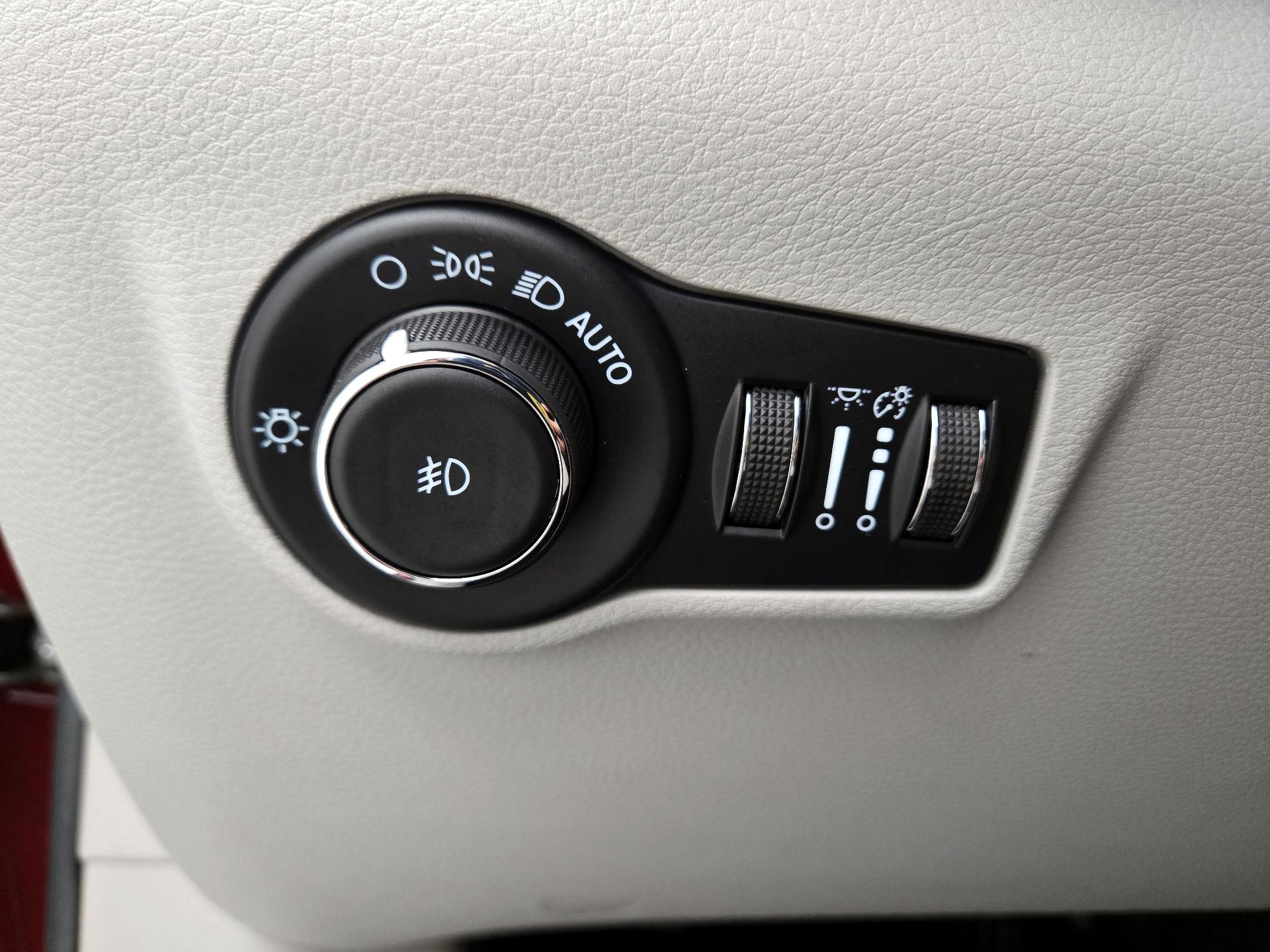 Thumbnail: 2022 Jeep Compass - 13