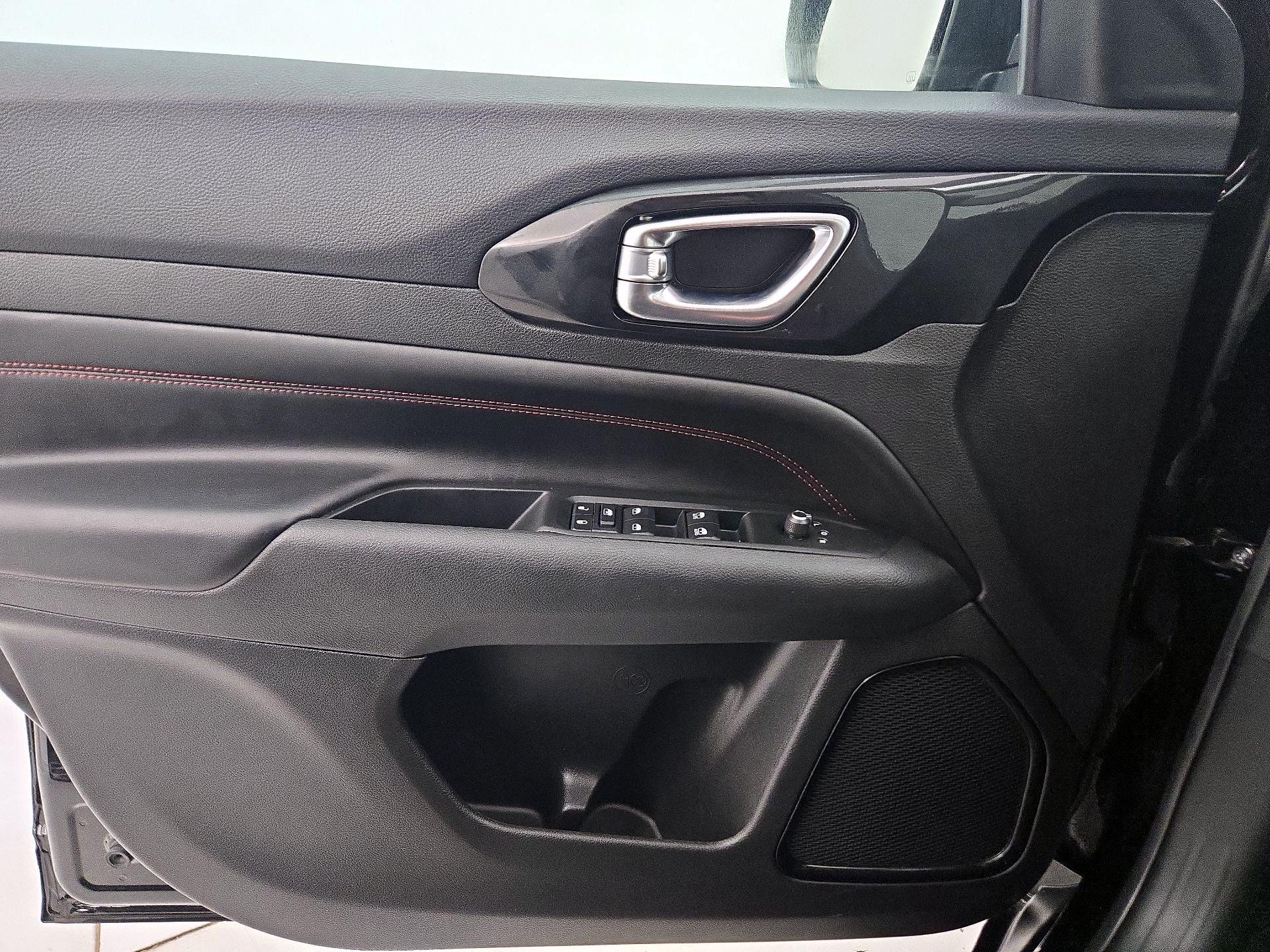 Thumbnail: 2022 Jeep Compass - 12