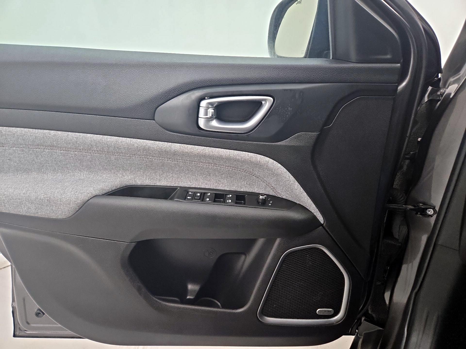 Thumbnail: 2022 Jeep Compass - 12