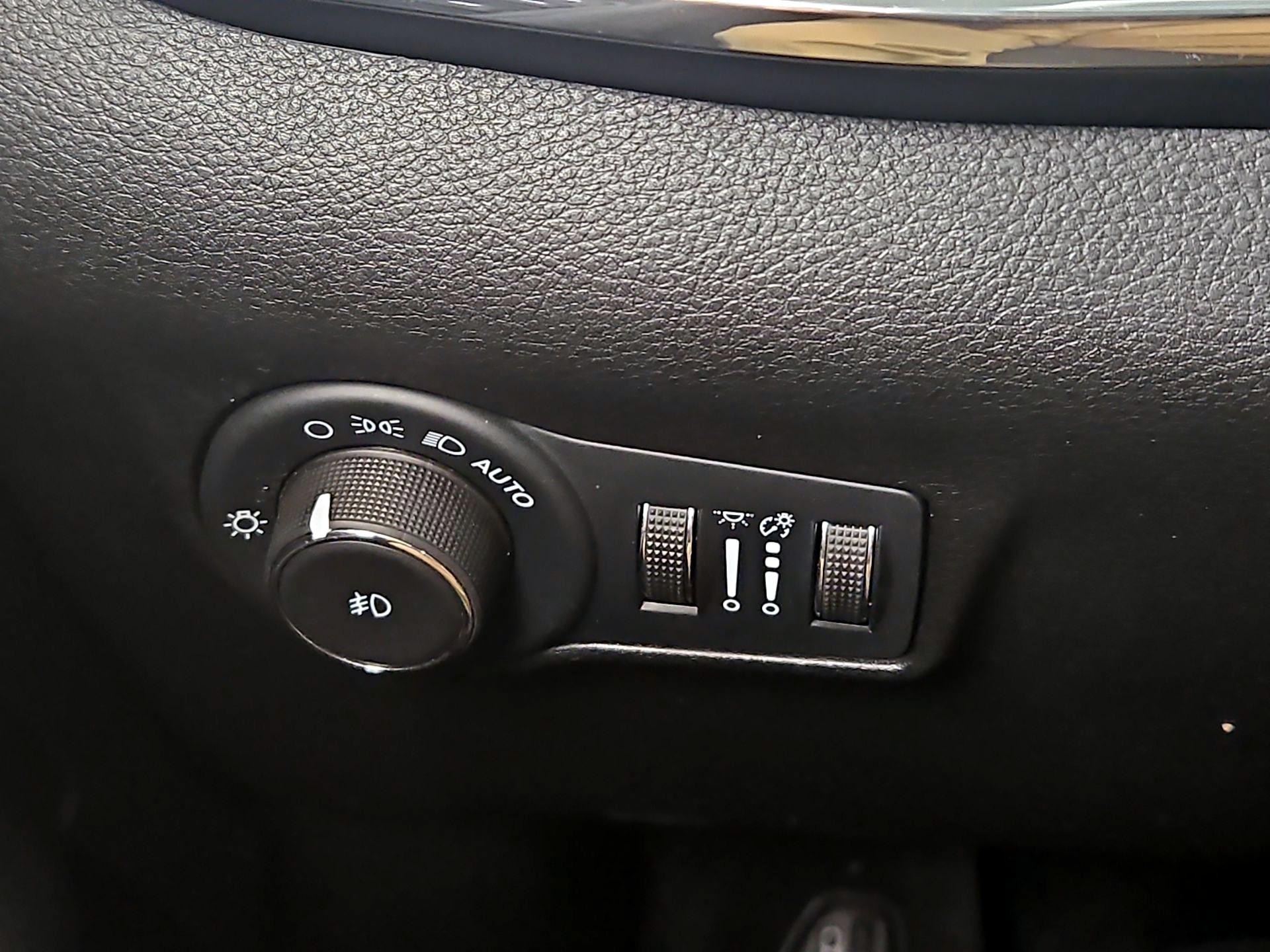 Thumbnail: 2022 Jeep Compass - 13