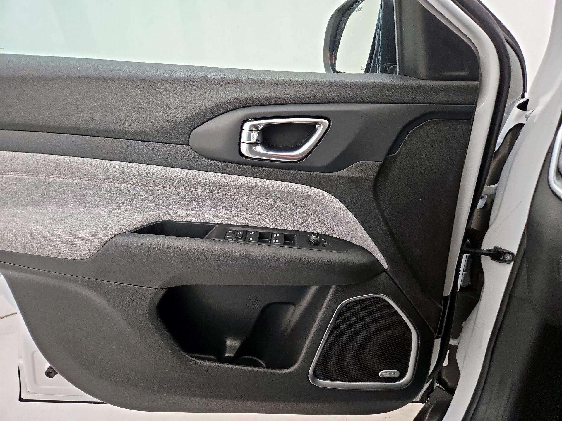 Thumbnail: 2022 Jeep Compass - 12