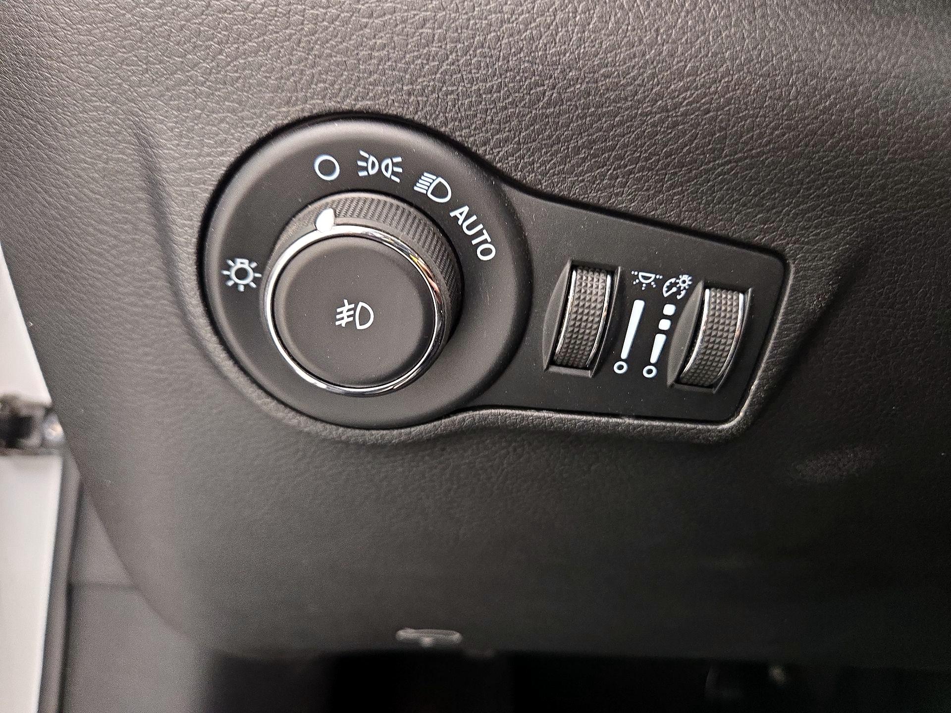 Thumbnail: 2022 Jeep Compass - 13