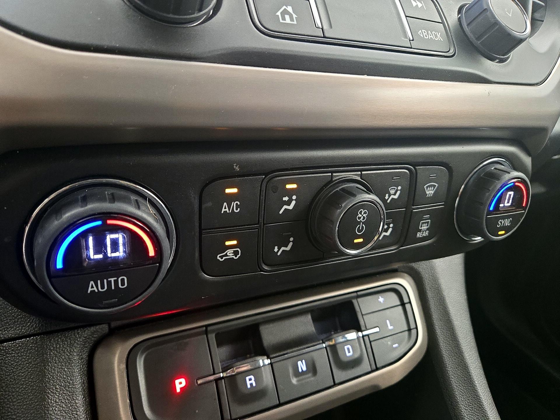 Thumbnail: 2023 GMC Acadia - 17