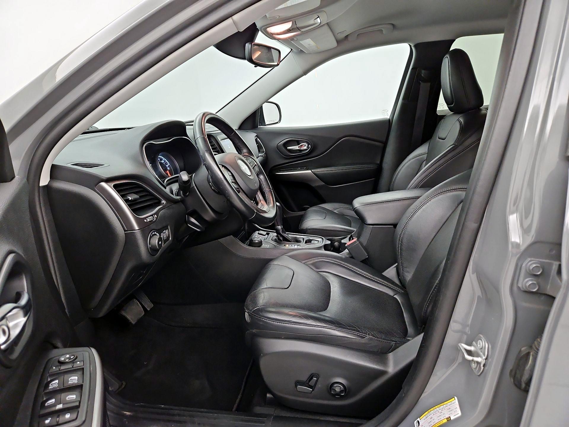 Thumbnail: 2020 Jeep Cherokee - 11