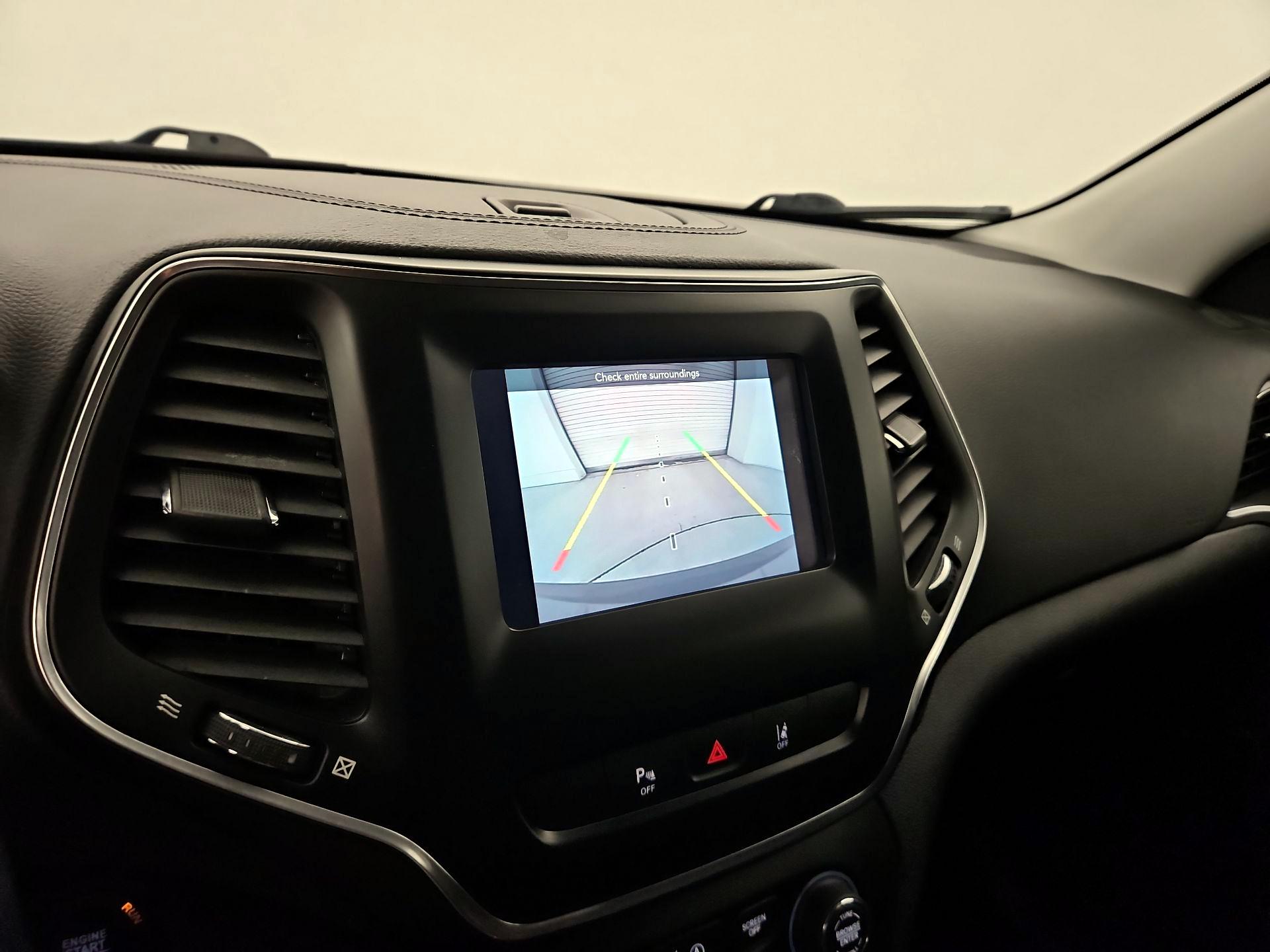 Thumbnail: 2020 Jeep Cherokee - 14