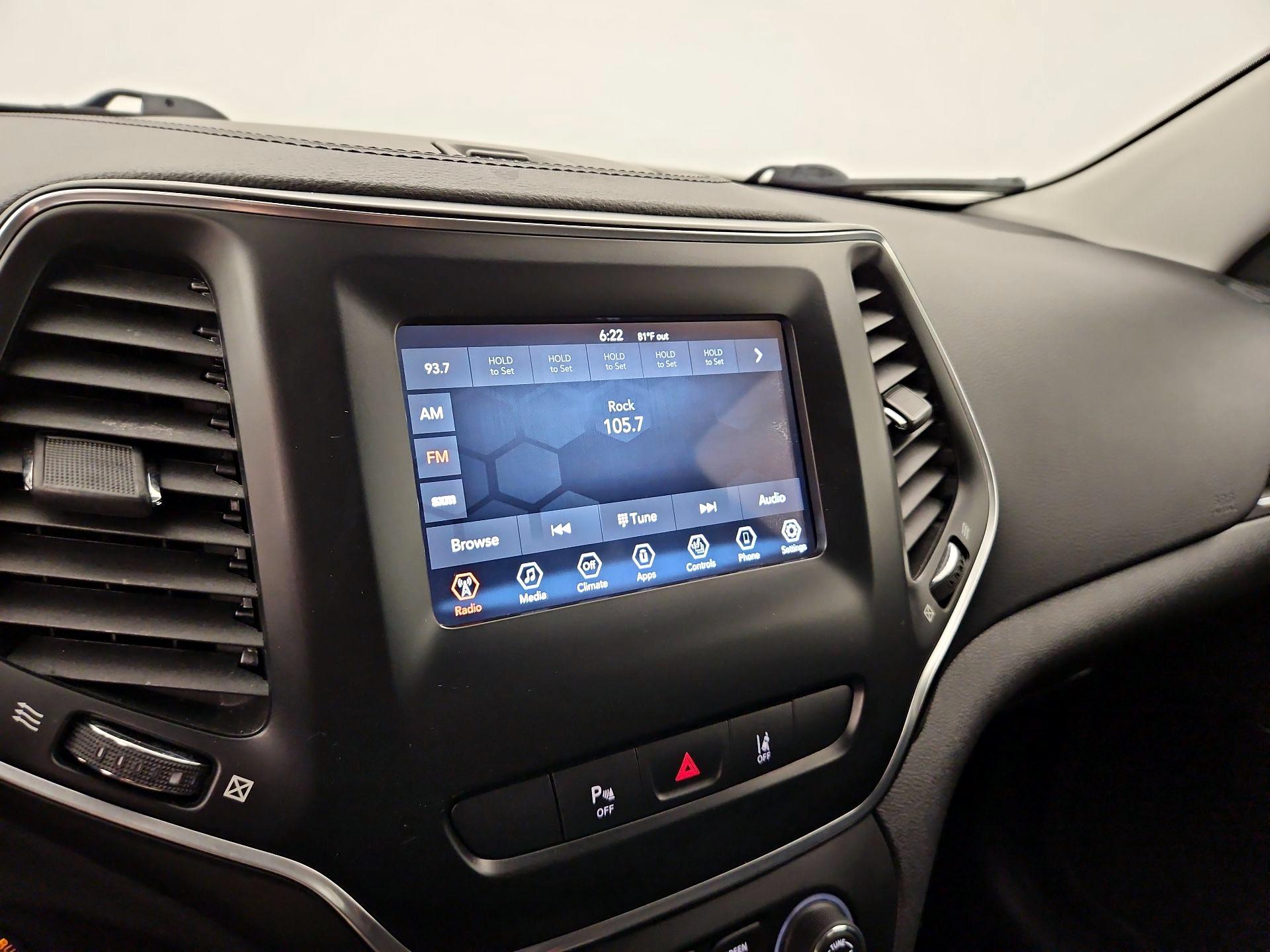 Thumbnail: 2020 Jeep Cherokee - 15