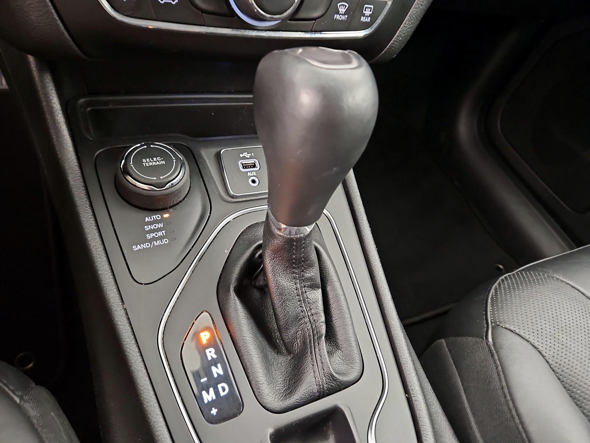 Thumbnail: 2020 Jeep Cherokee - 17