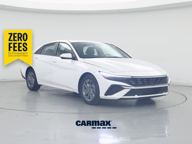 White 2024 Hyundai Elantra SEL FWD Sedan Front-Wheel Drive Automatic