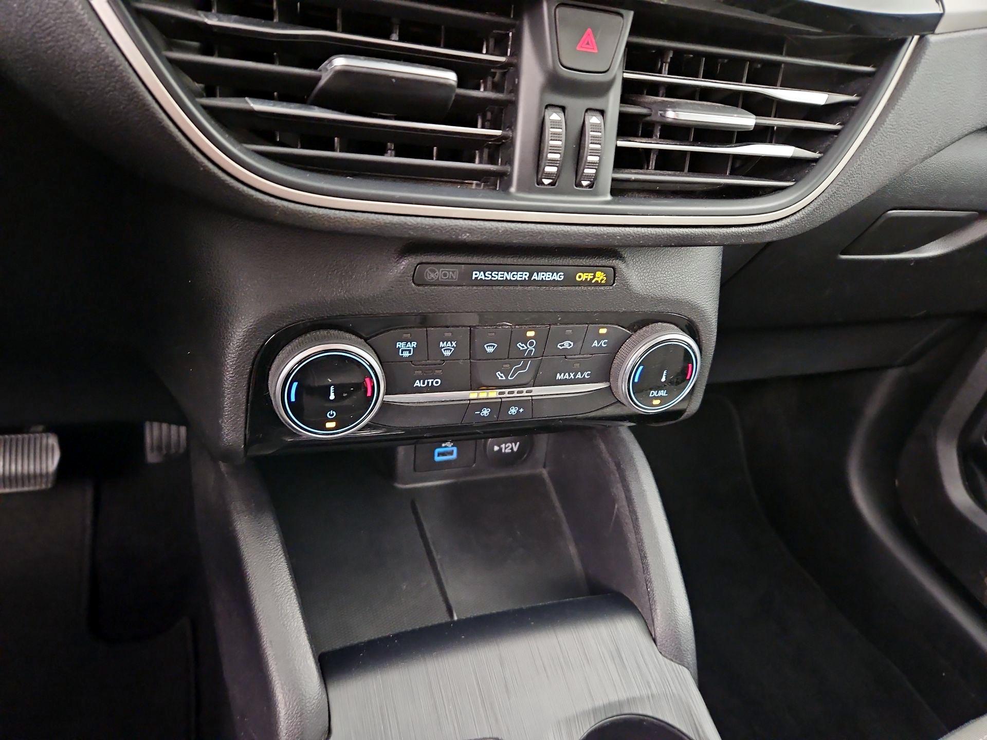 Thumbnail: 2022 Ford Escape - 17