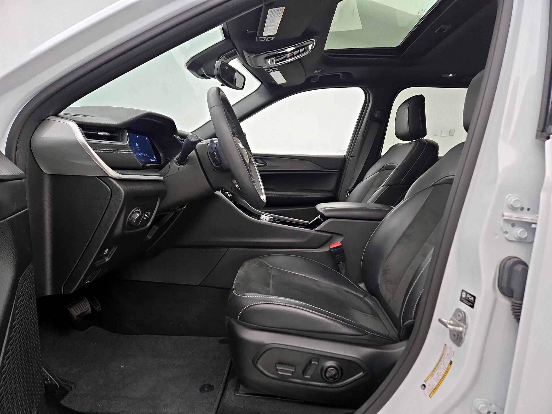 Thumbnail: 2023 Jeep Grand Cherokee - 11