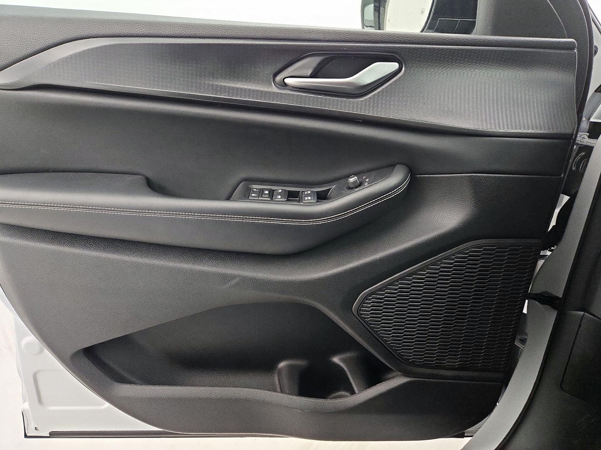 Thumbnail: 2023 Jeep Grand Cherokee - 12