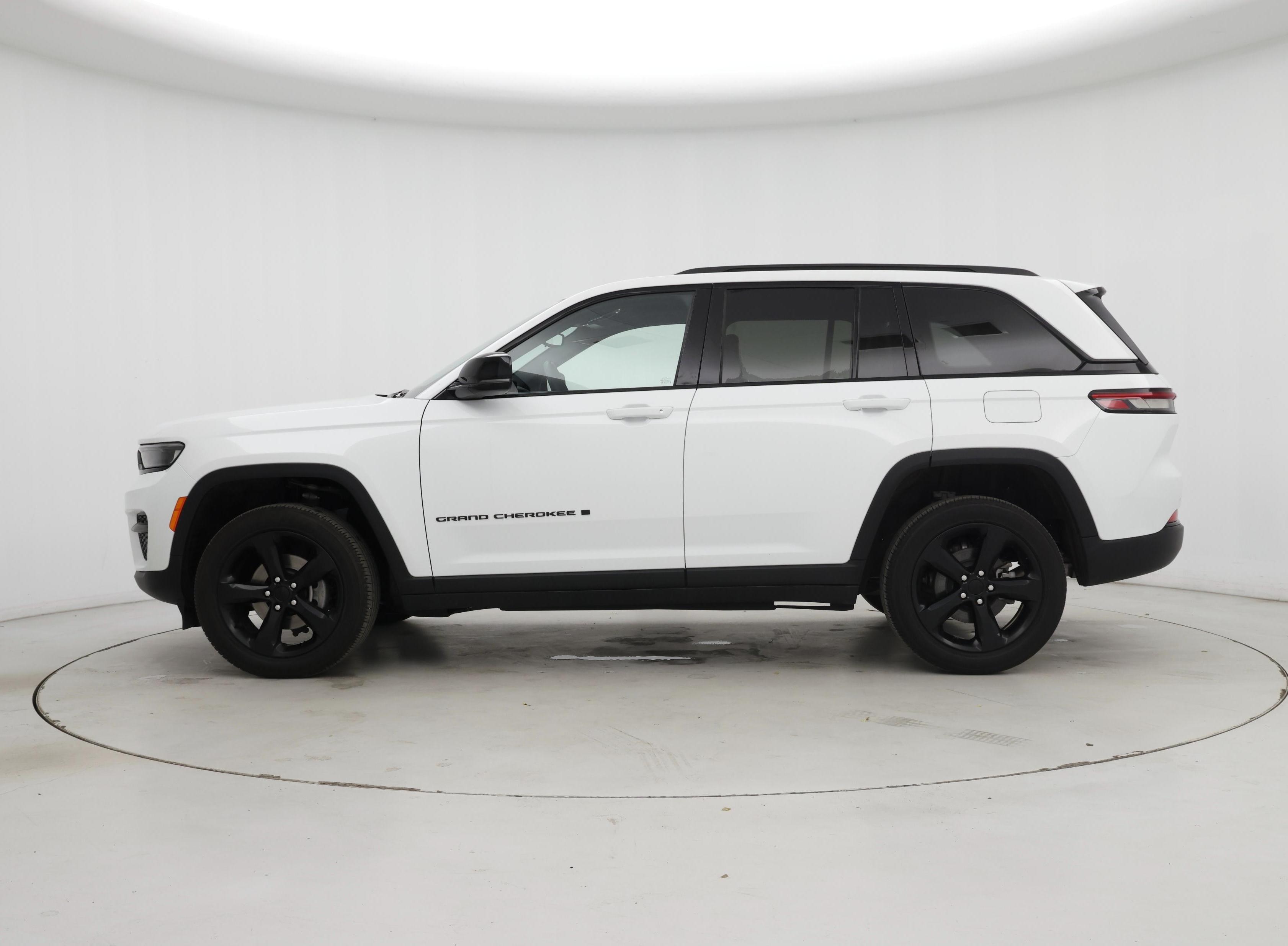Thumbnail: 2023 Jeep Grand Cherokee - 3