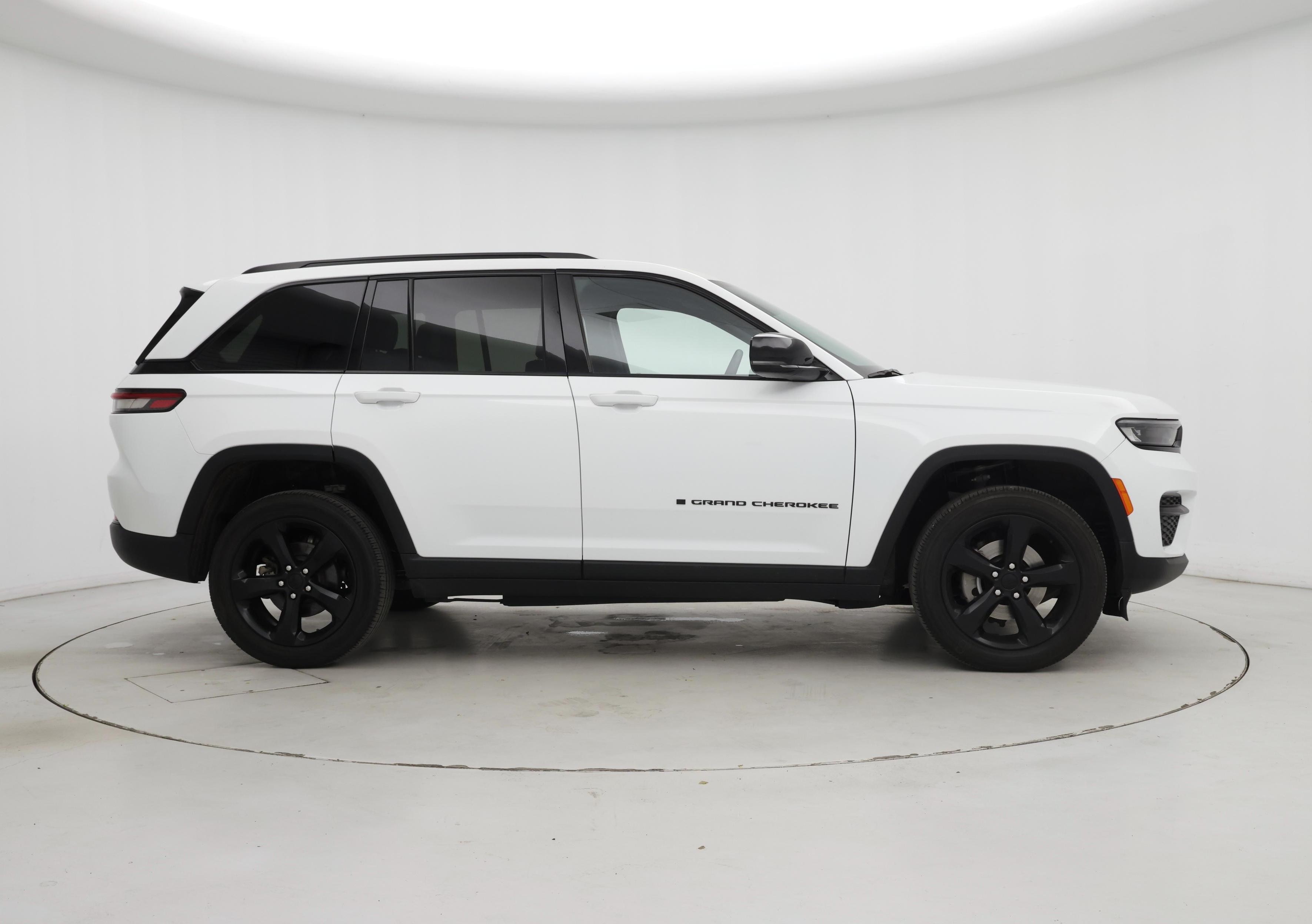Thumbnail: 2023 Jeep Grand Cherokee - 7