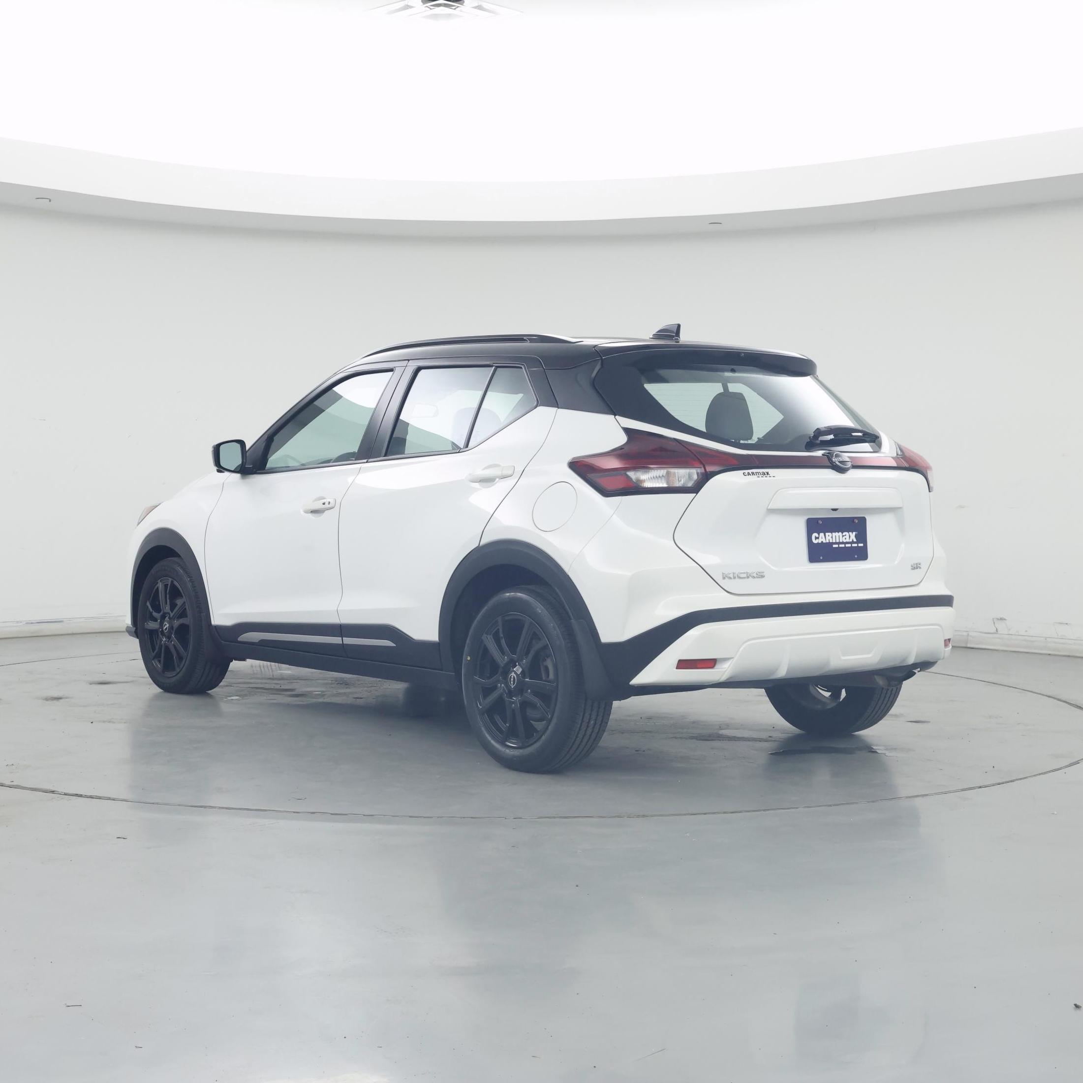 Thumbnail: 2023 Nissan Kicks - 2