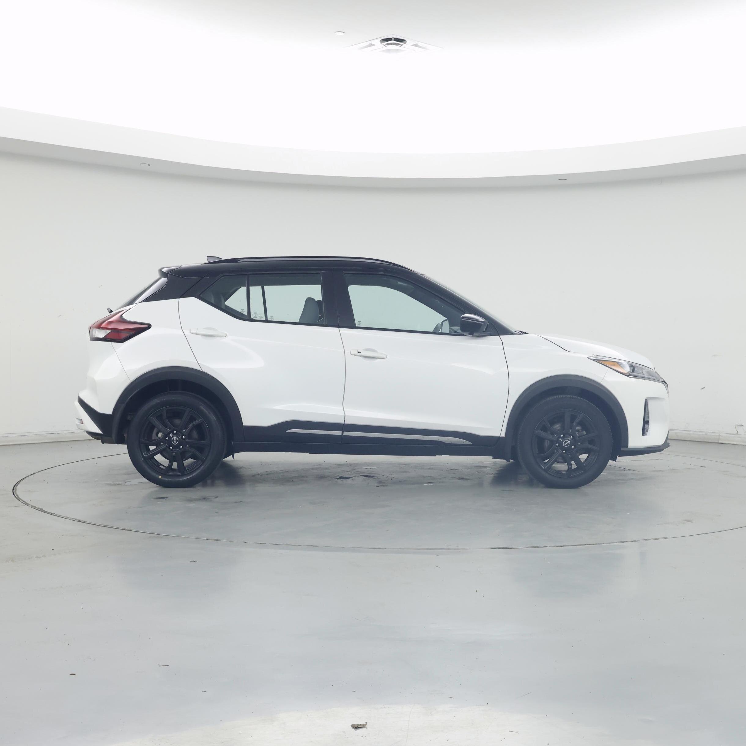 Thumbnail: 2023 Nissan Kicks - 7