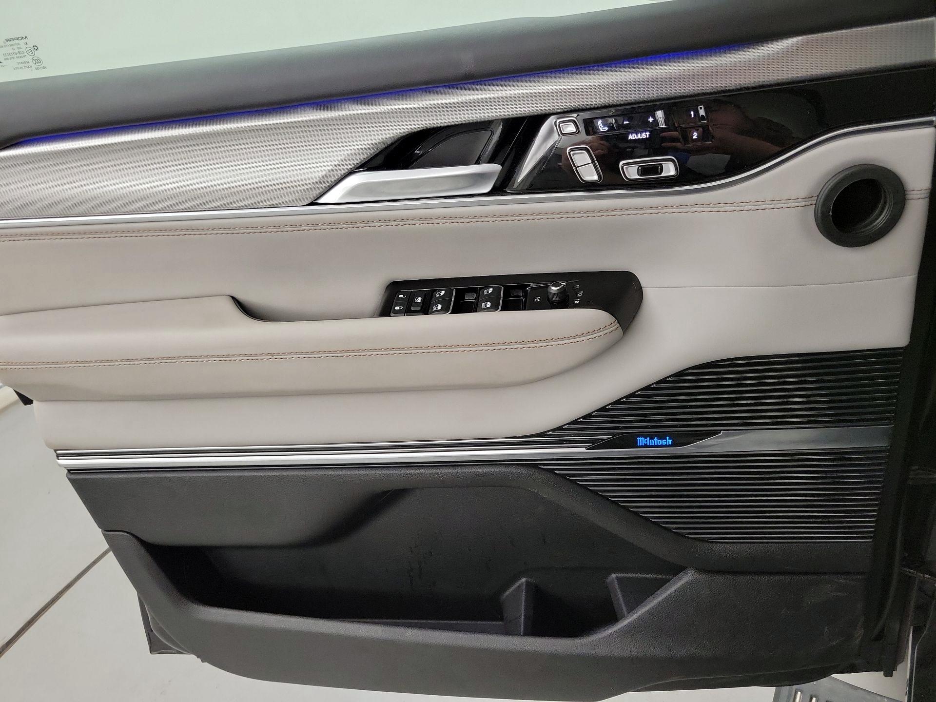 Thumbnail: 2023 Jeep Grand Wagoneer L - 10